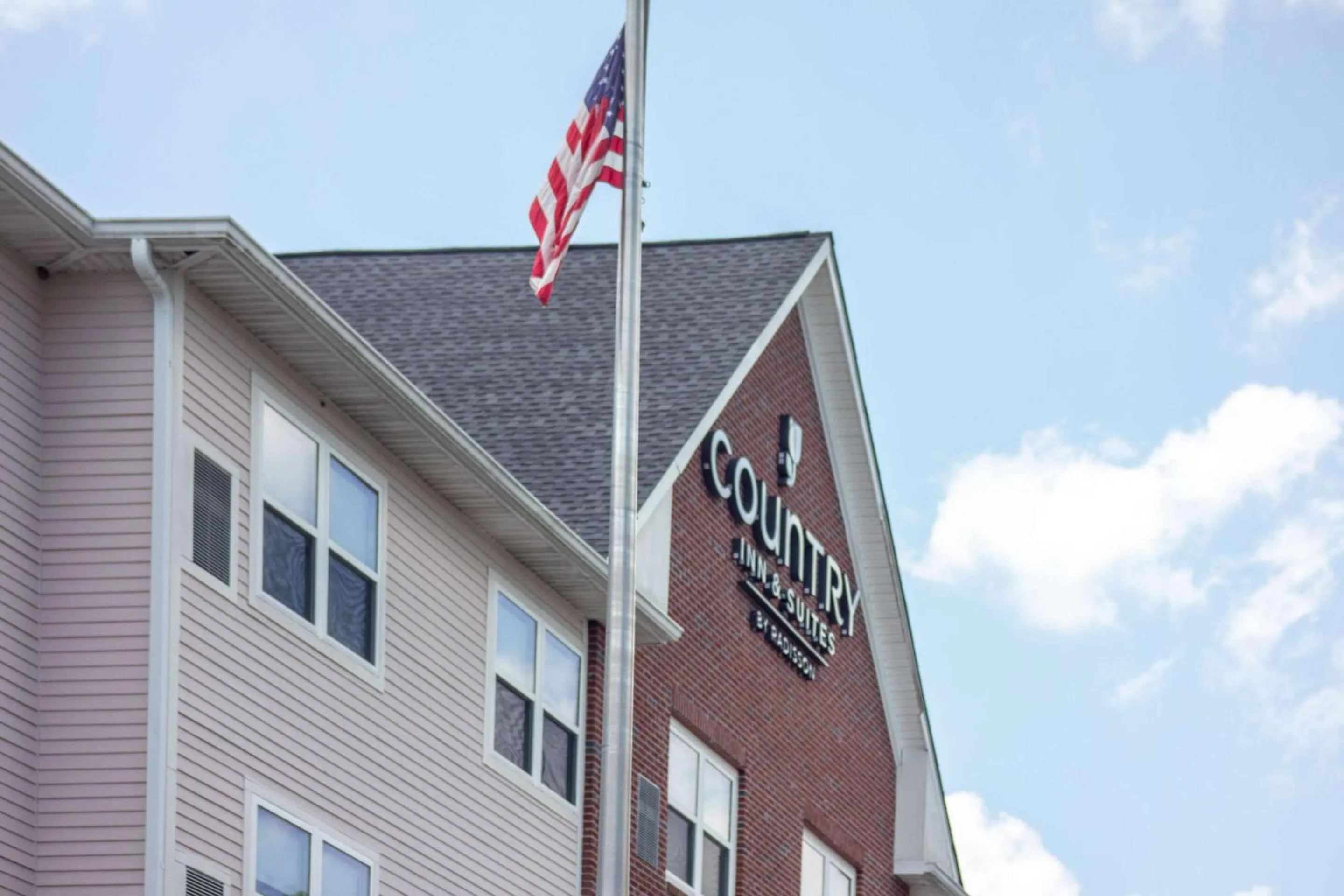 Property building in Country Inn & Suites by Radisson, Wilmington, NC