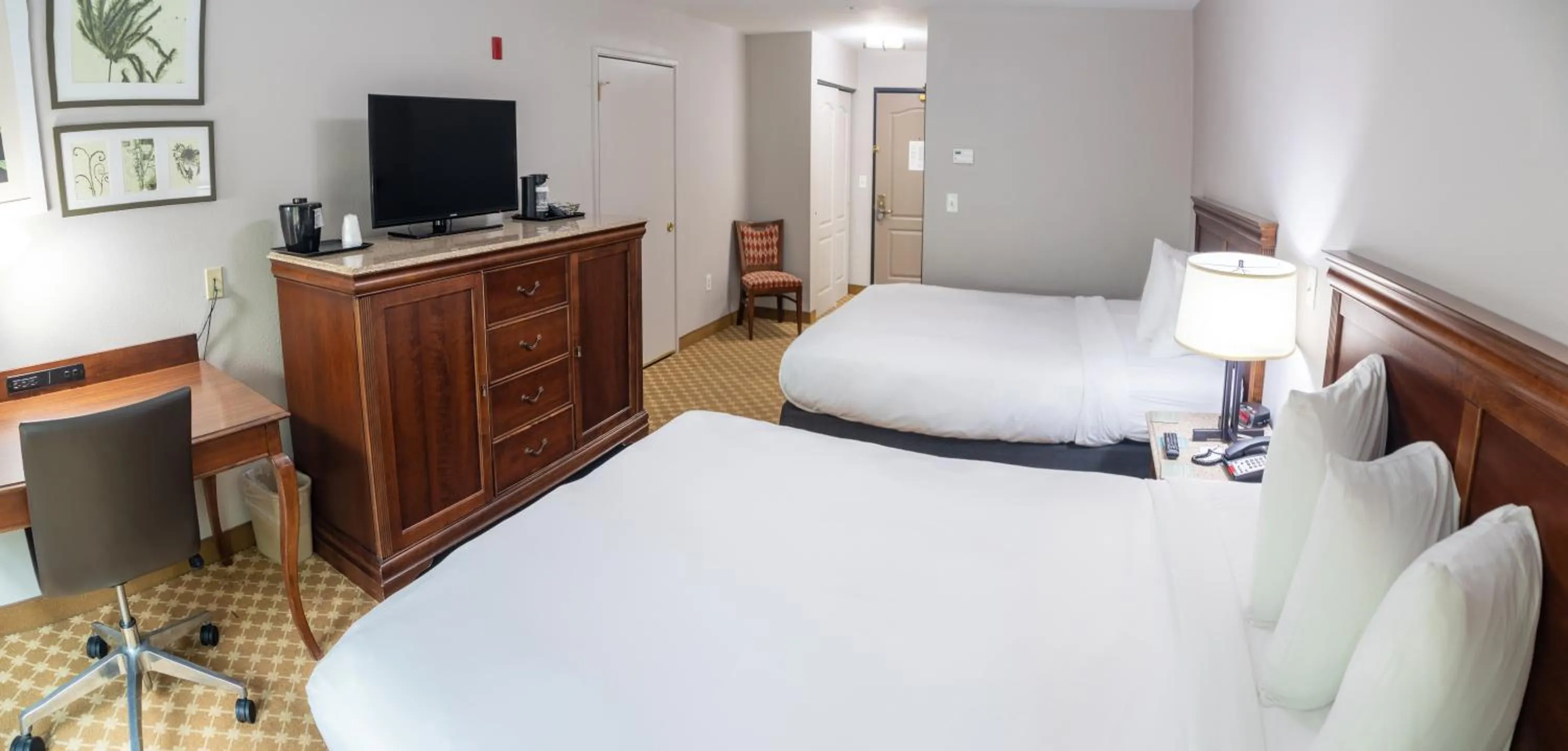 Bed in Country Inn & Suites by Radisson, Wilmington, NC