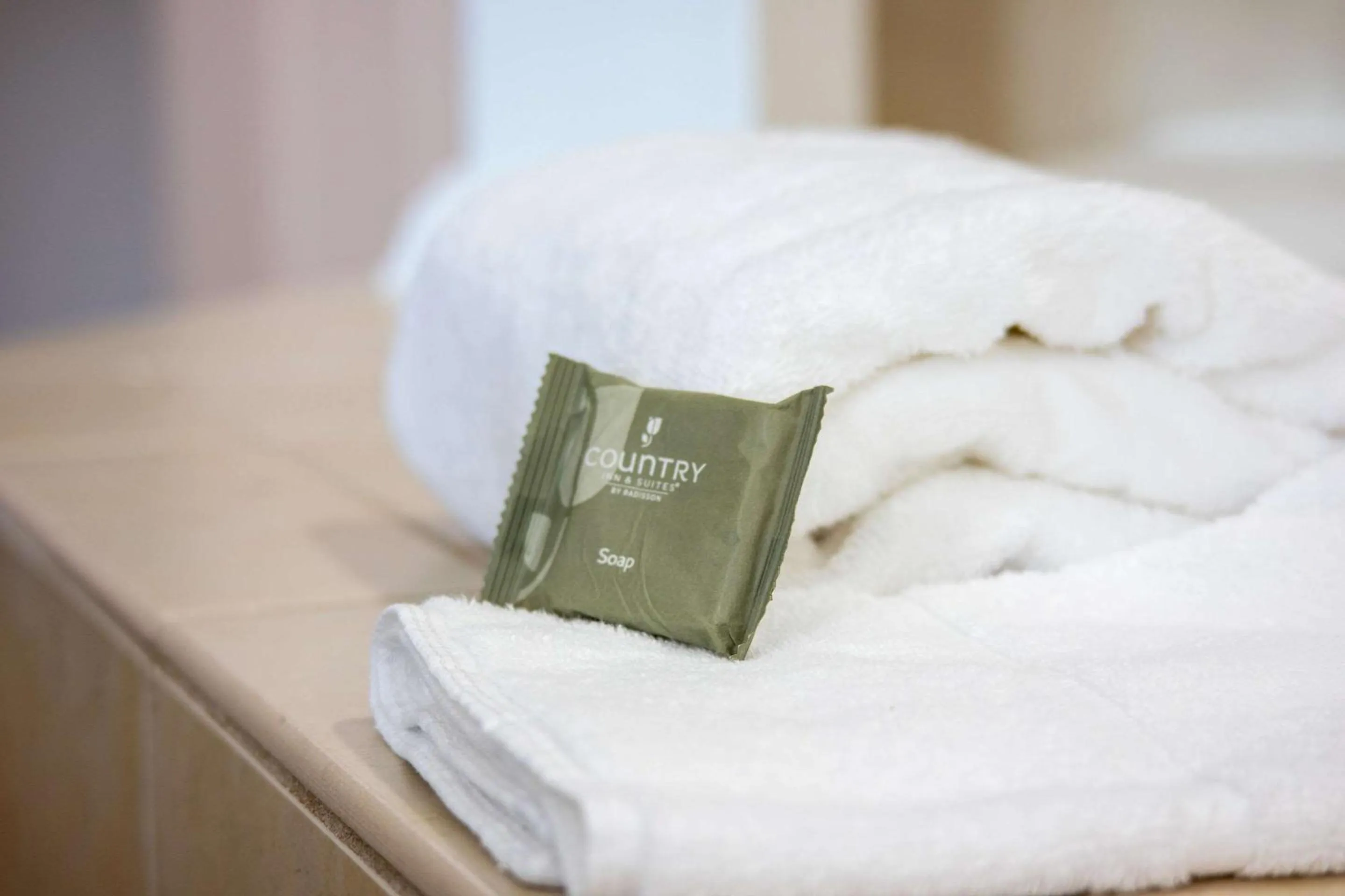 Other, Bed in Country Inn & Suites by Radisson, Wilmington, NC