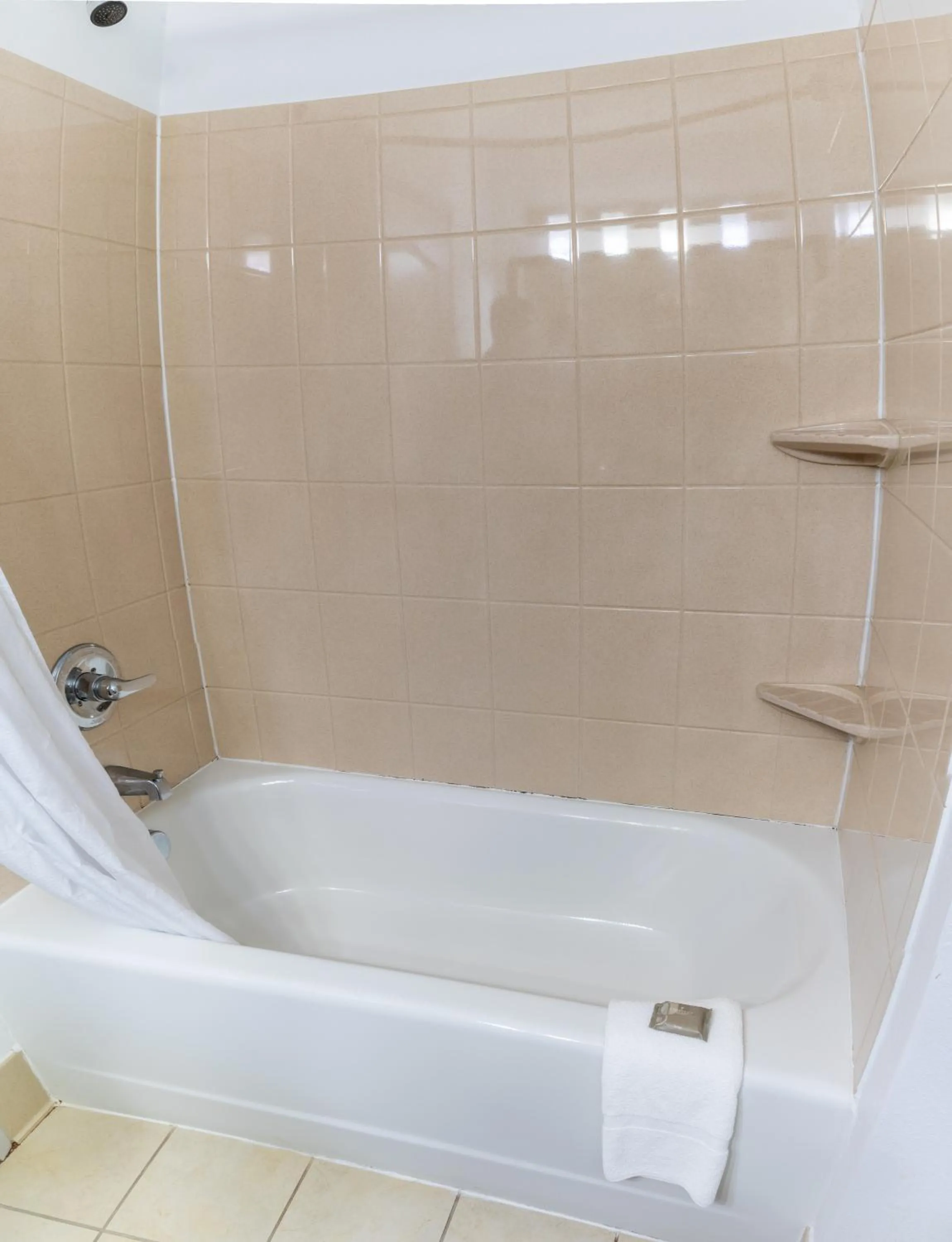 Bathroom in Country Inn & Suites by Radisson, Wilmington, NC