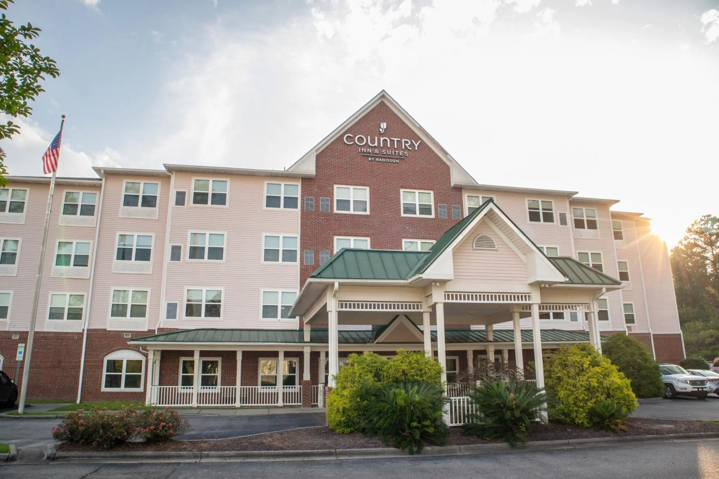 Property building in Country Inn & Suites by Radisson, Wilmington, NC
