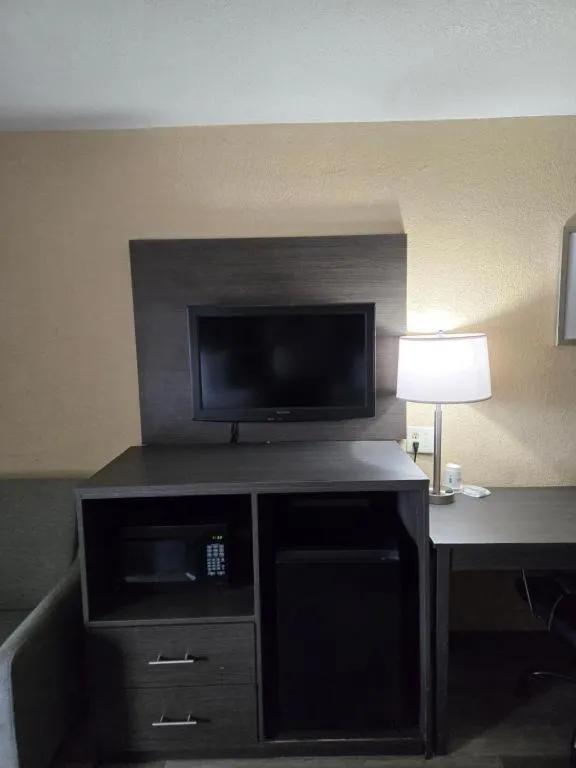 Days Inn by Wyndham Charlotte Northlake