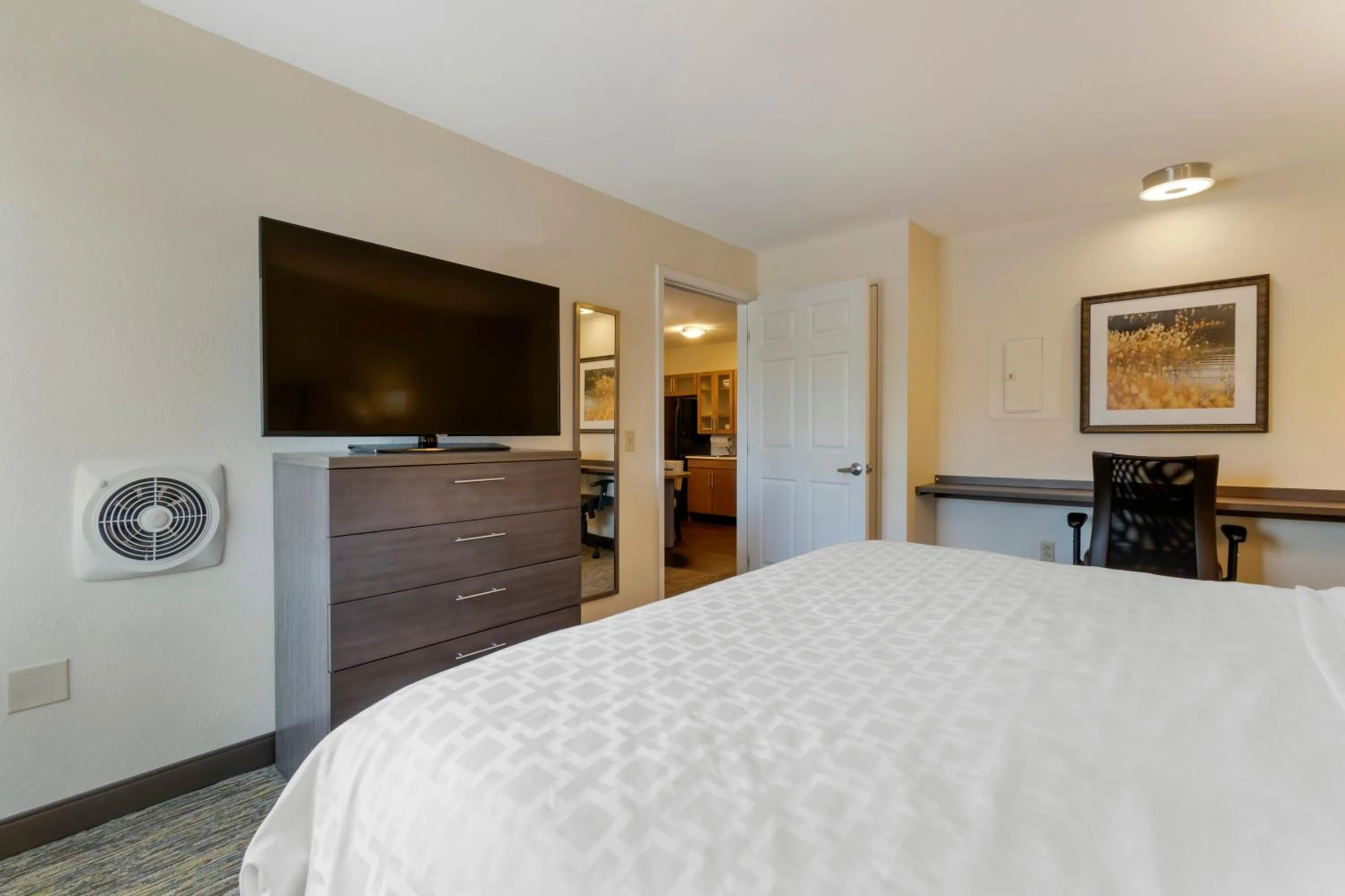 Photo of the whole room, Bed in Candlewood Suites Reading by IHG