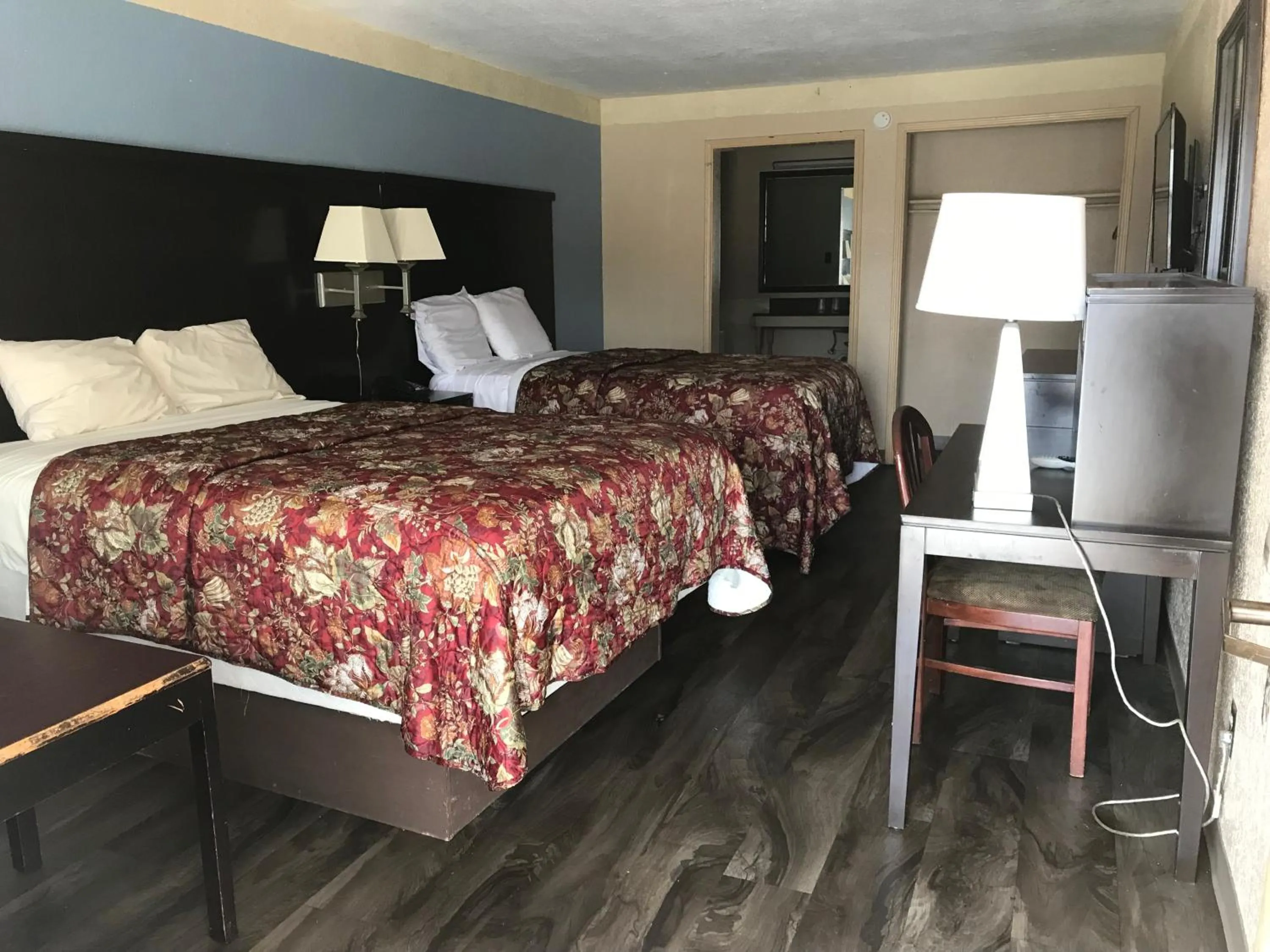 Bed in Deluxe Inn Kilgore