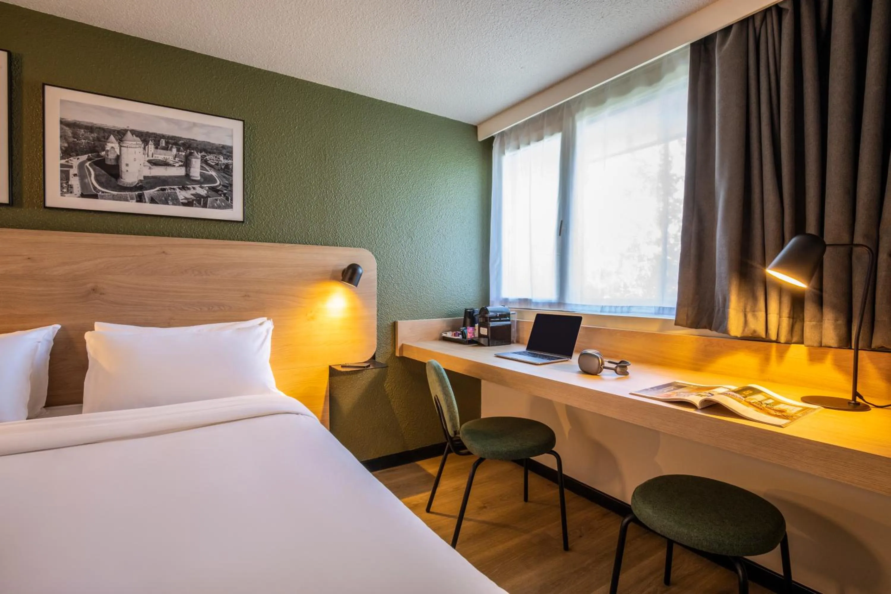 Bedroom, Bed in Campanile Evry Est - Saint Germain les Corbeil