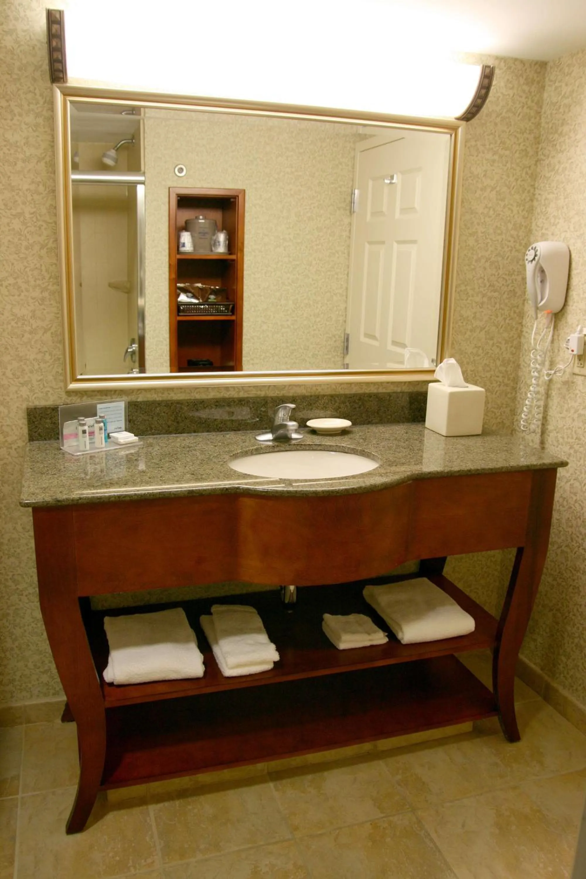 Bathroom in Hampton Inn Easton