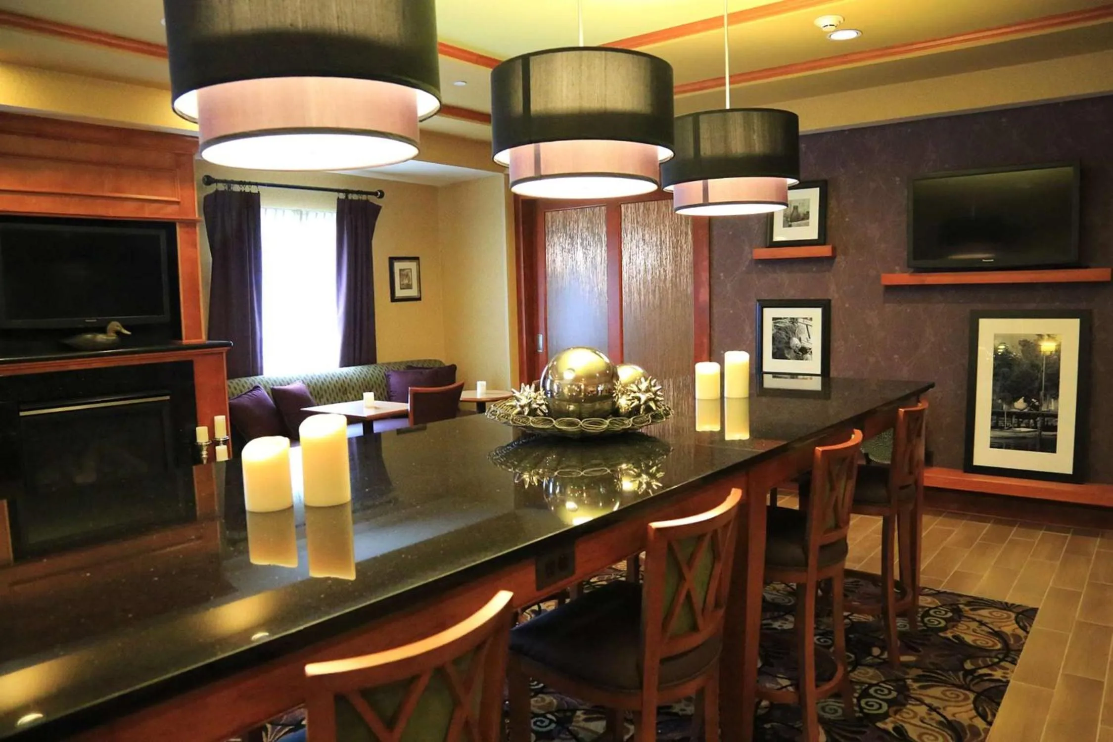 Lounge or bar in Hampton Inn Easton