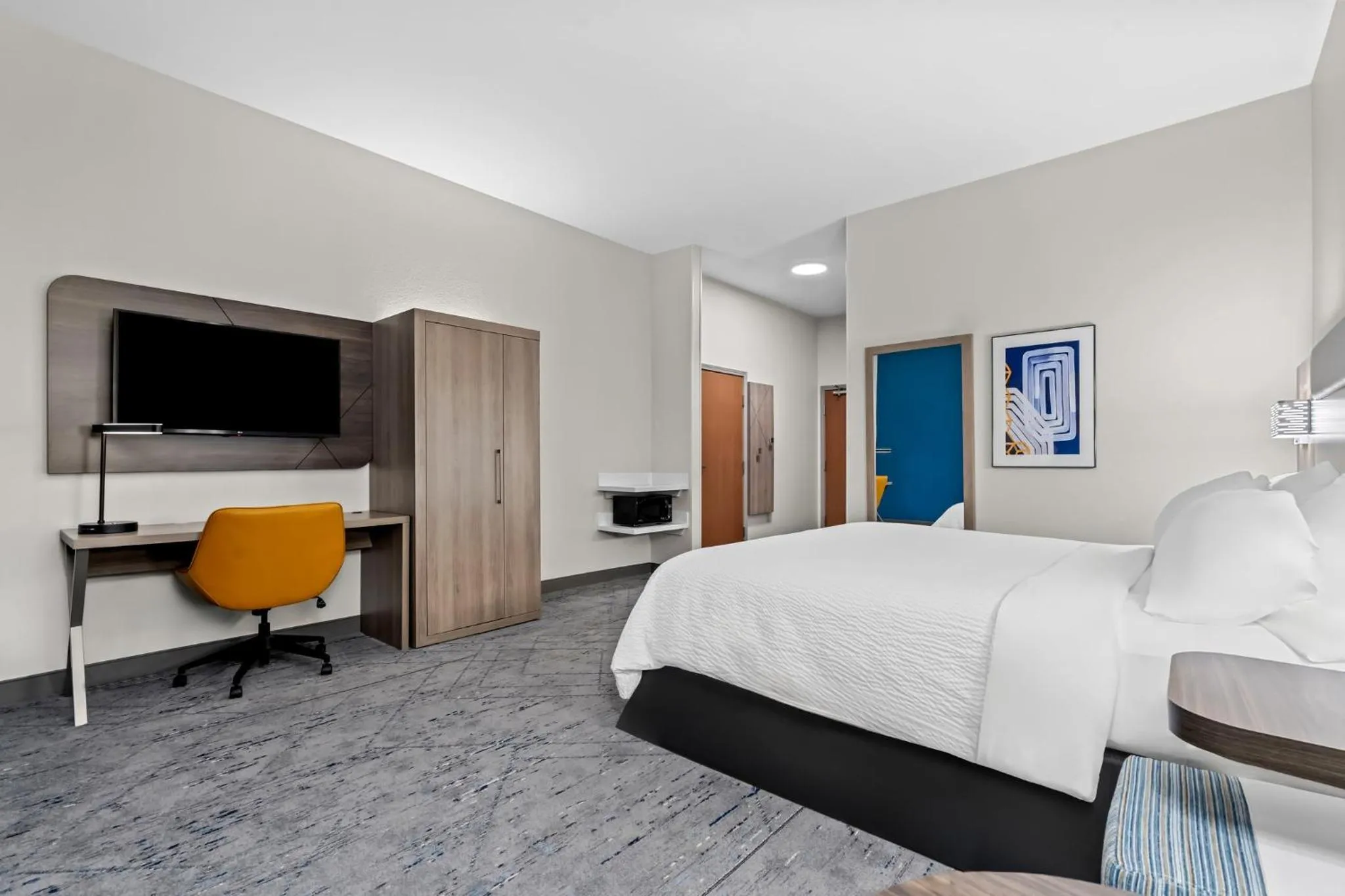 Photo of the whole room, Bed in Holiday Inn Express Washington Court House by IHG