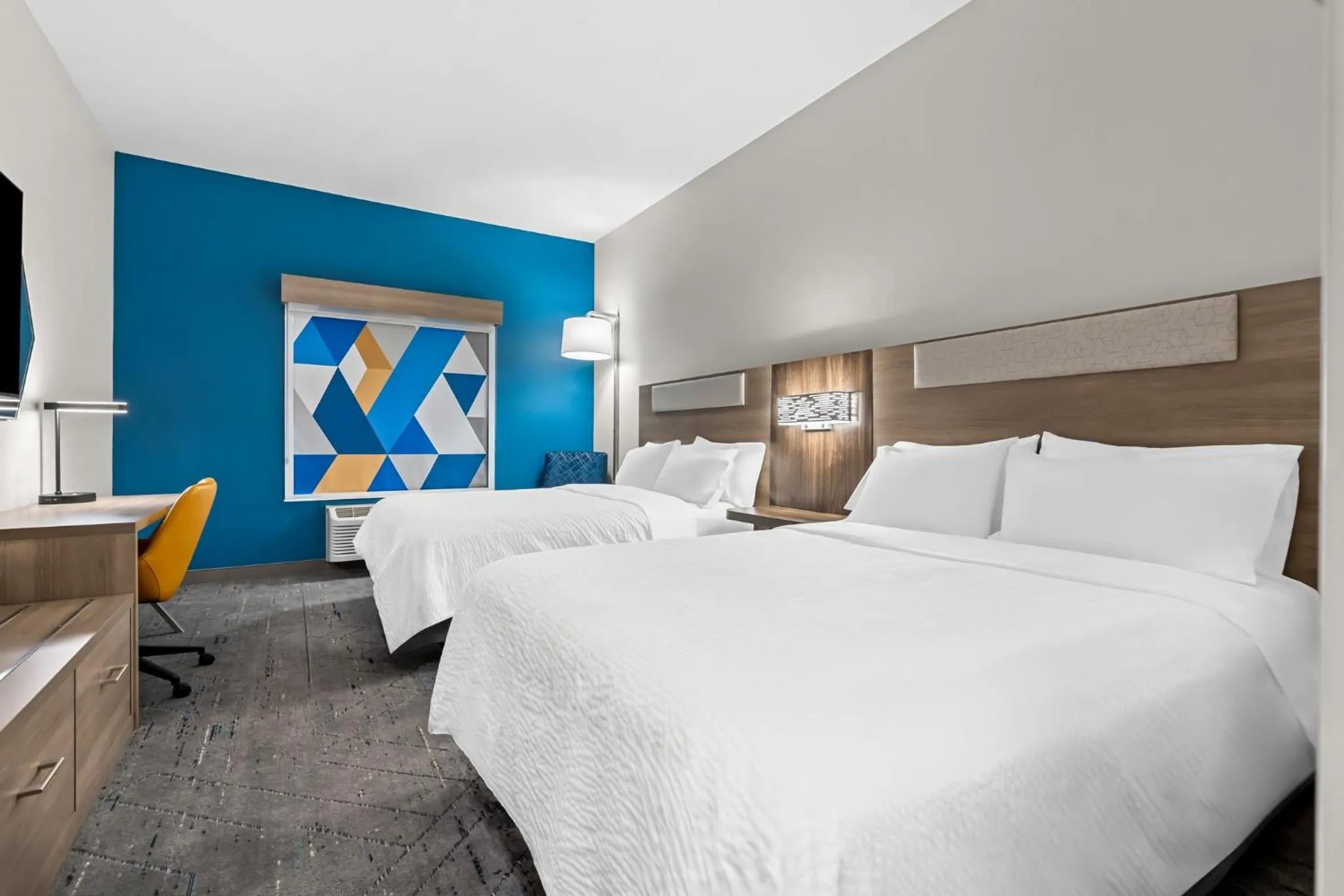 Photo of the whole room, Bed in Holiday Inn Express Washington Court House by IHG