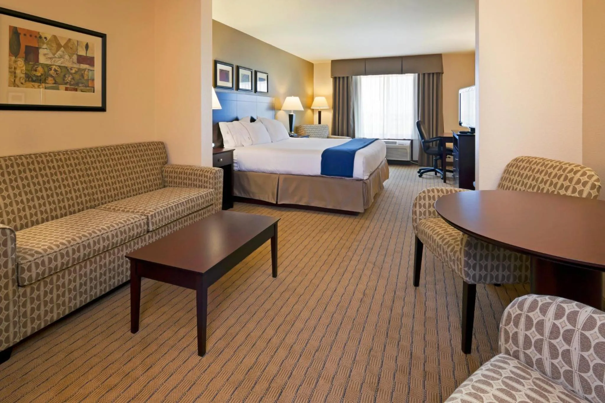 Photo of the whole room, Bed in Holiday Inn Express Washington Court House by IHG