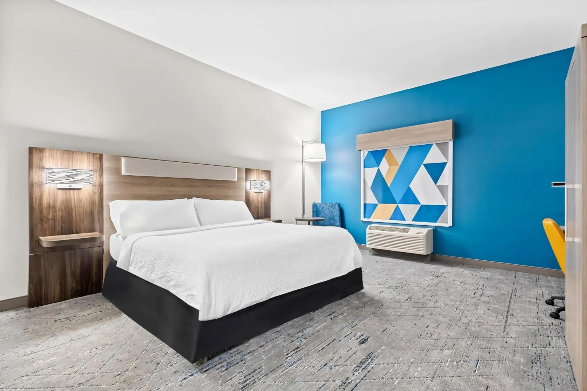 Photo of the whole room, Bed in Holiday Inn Express Washington Court House by IHG