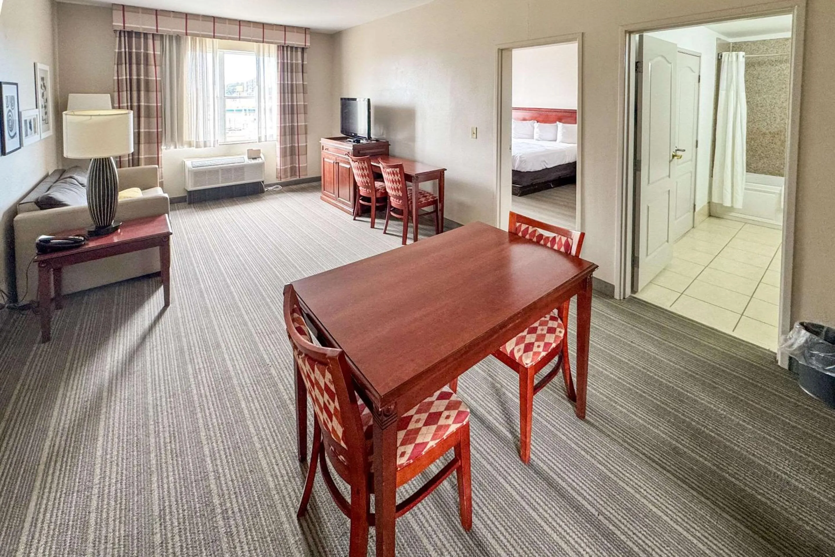 Bedroom, Bed in Country Inn & Suites by Radisson, Emporia, VA