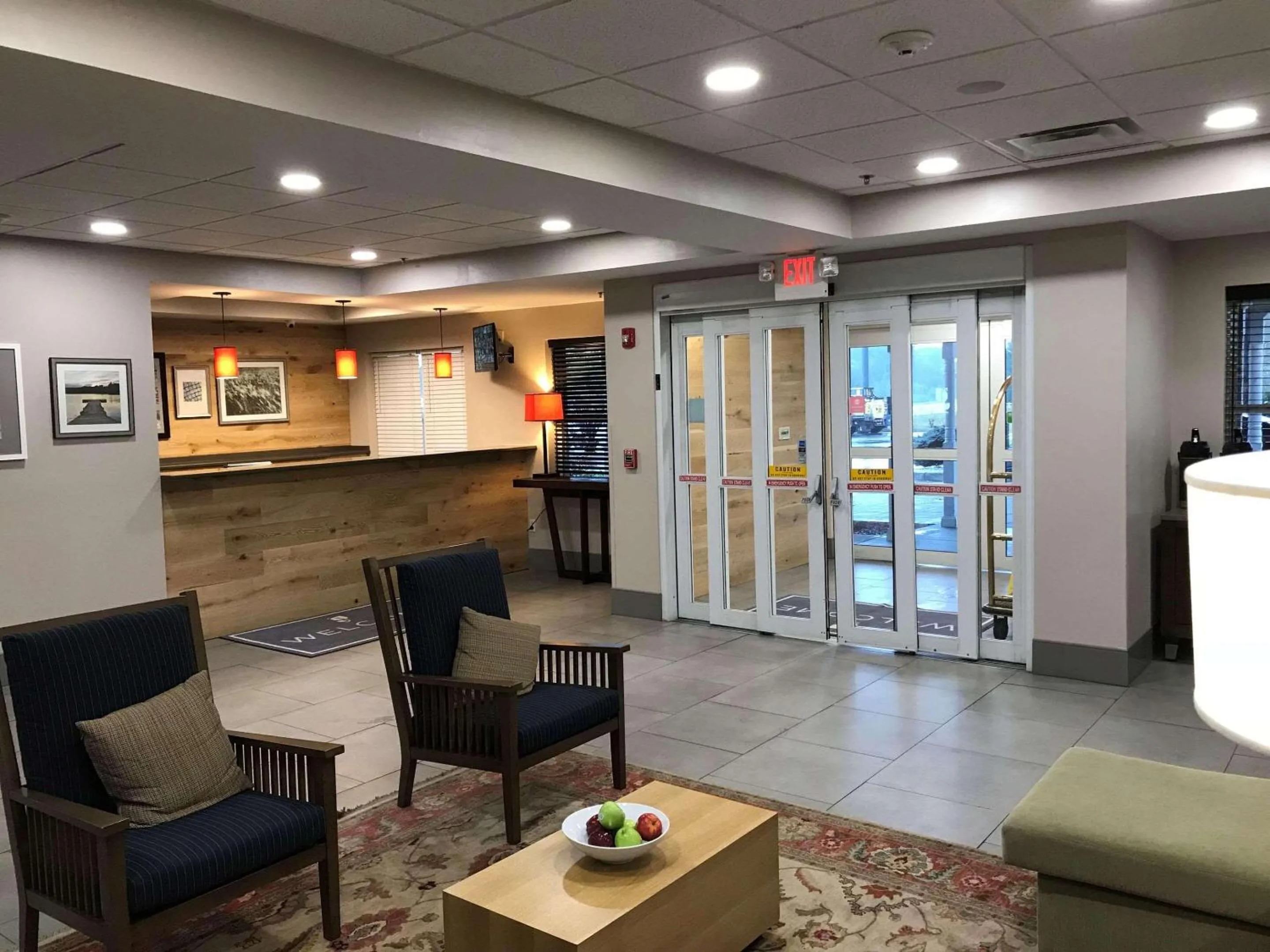 Lobby or reception in Country Inn & Suites by Radisson, Emporia, VA