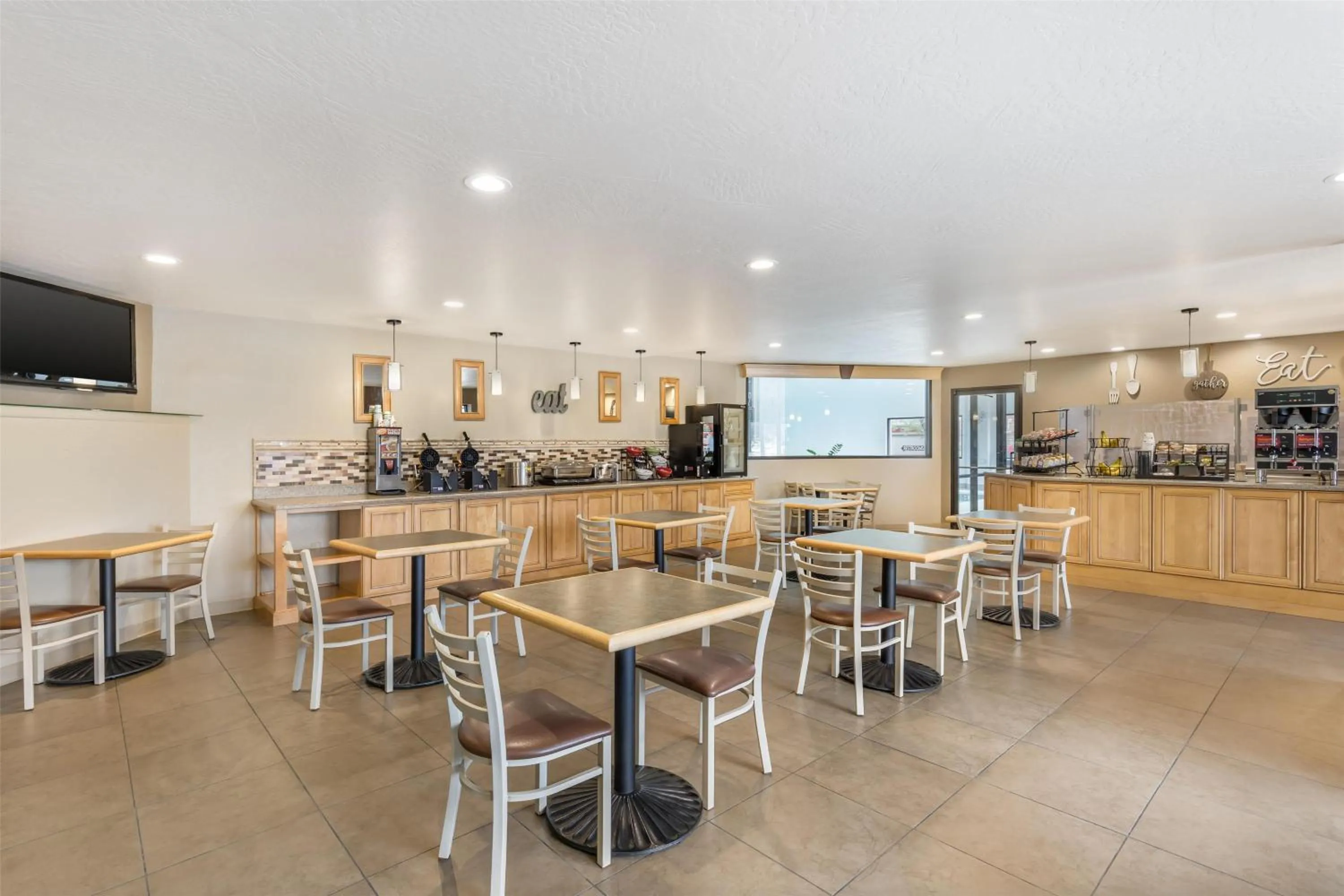 Breakfast in Best Western Plus Great Northern Inn