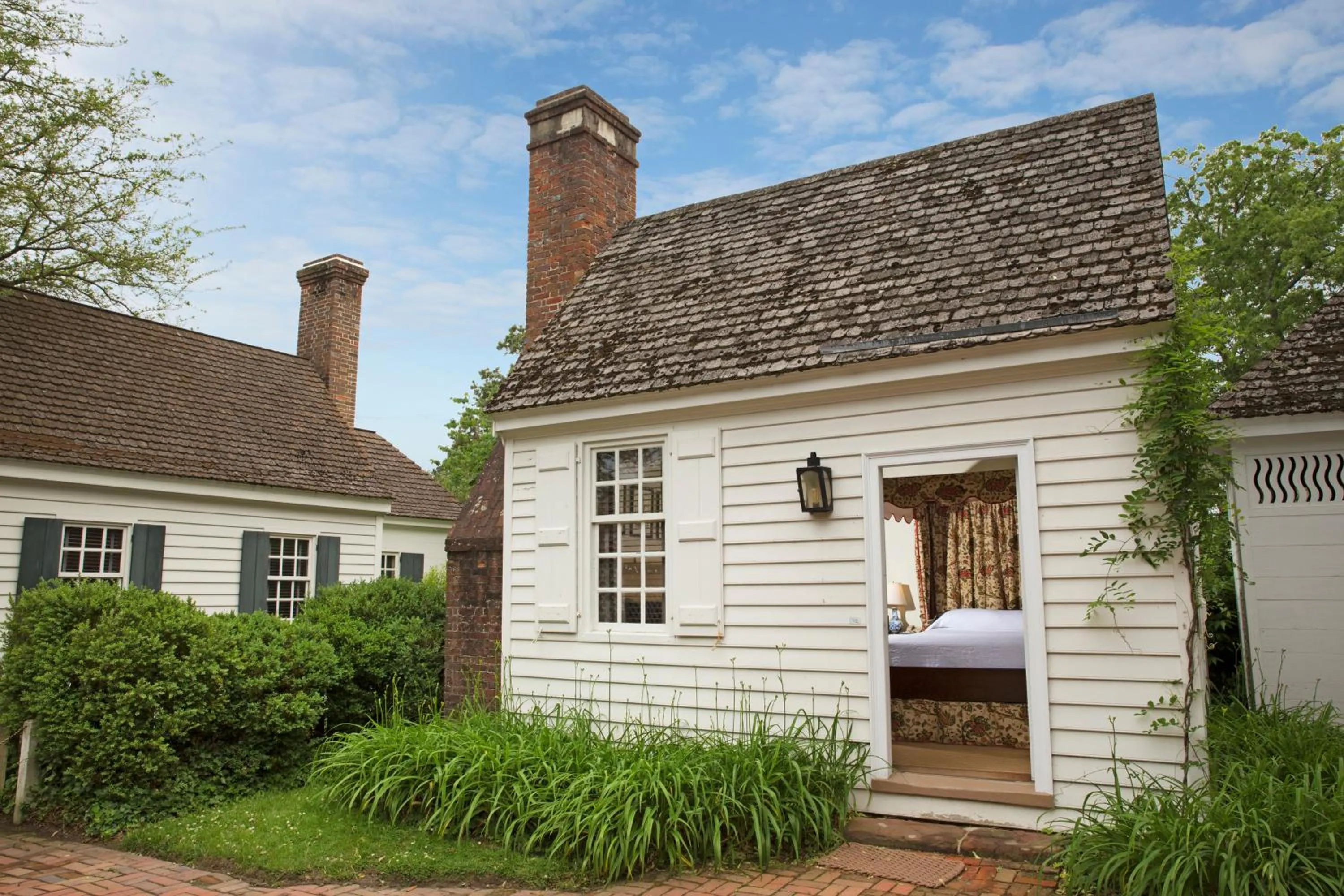 Property building in Colonial Houses, an official Colonial Williamsburg Hotel