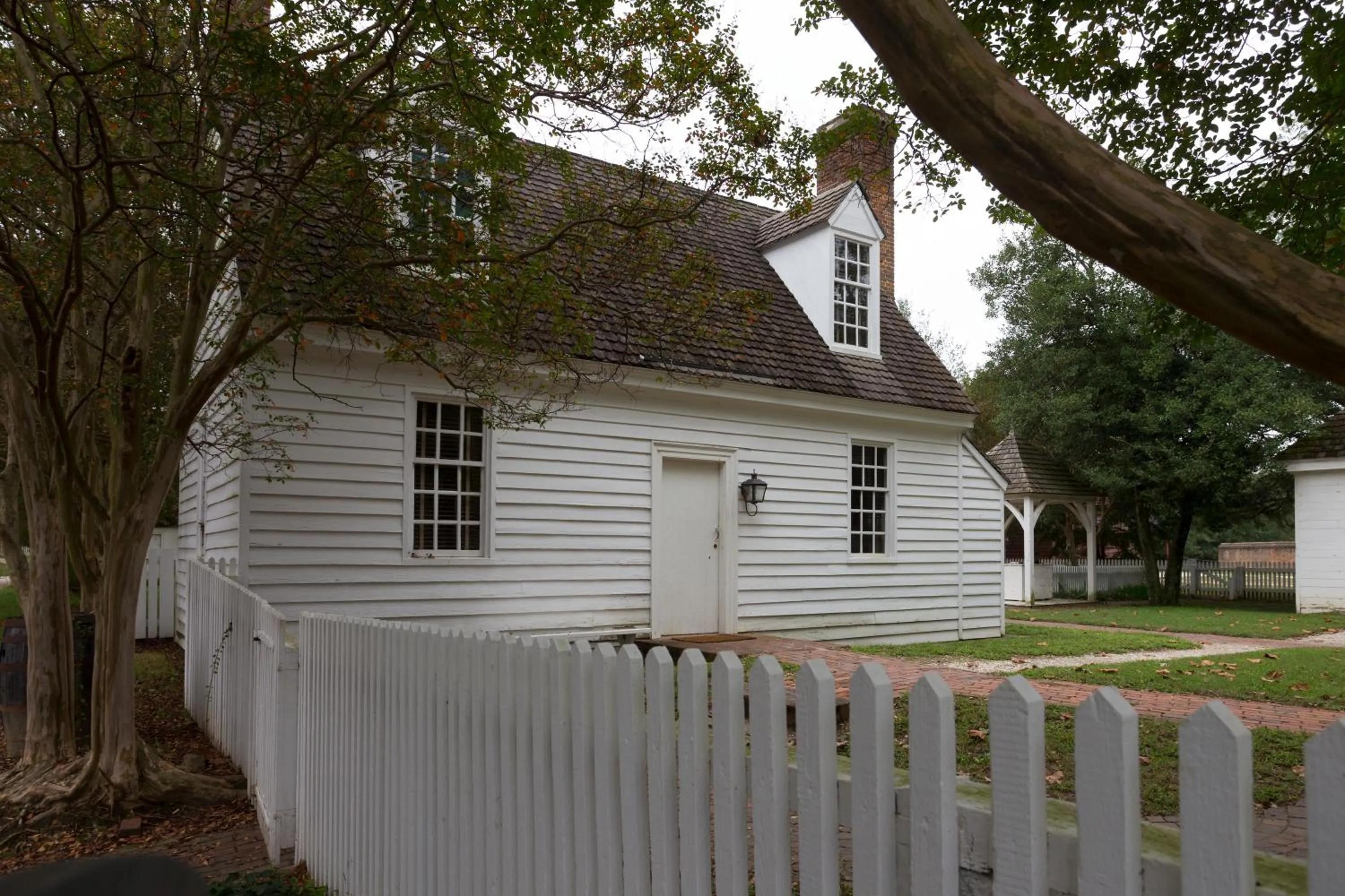 Property building in Colonial Houses, an official Colonial Williamsburg Hotel