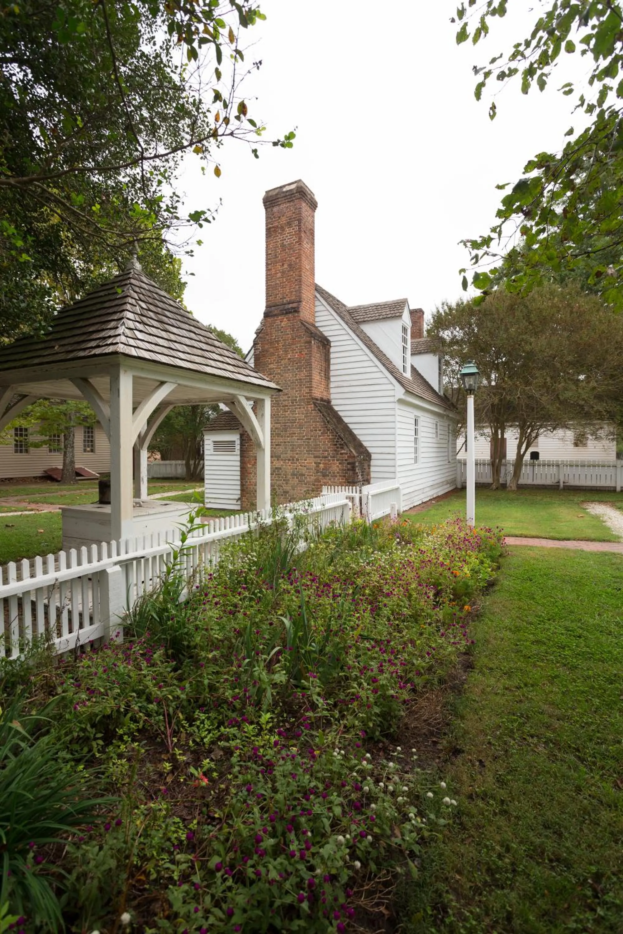 Property building in Colonial Houses, an official Colonial Williamsburg Hotel