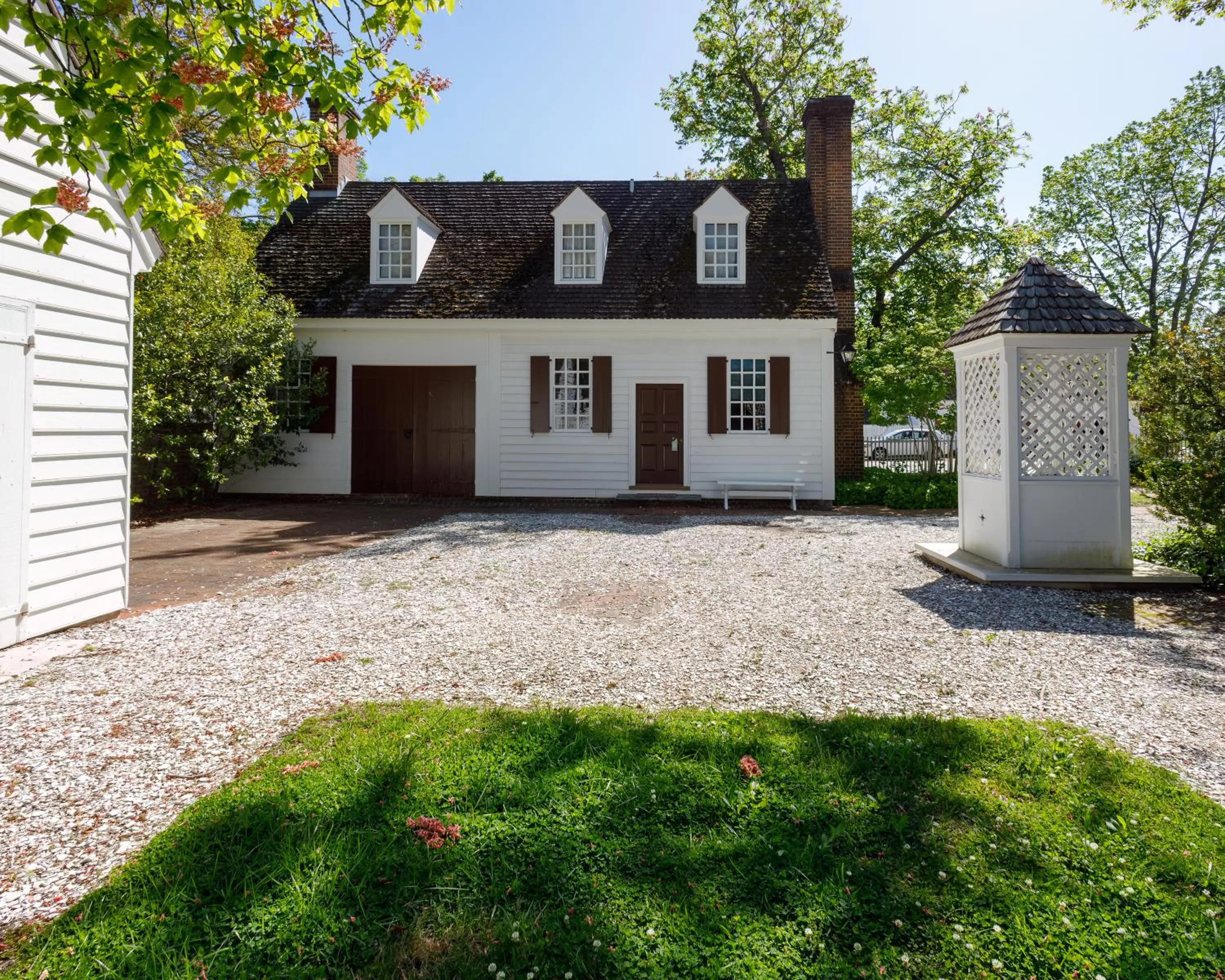 Property building in Colonial Houses, an official Colonial Williamsburg Hotel