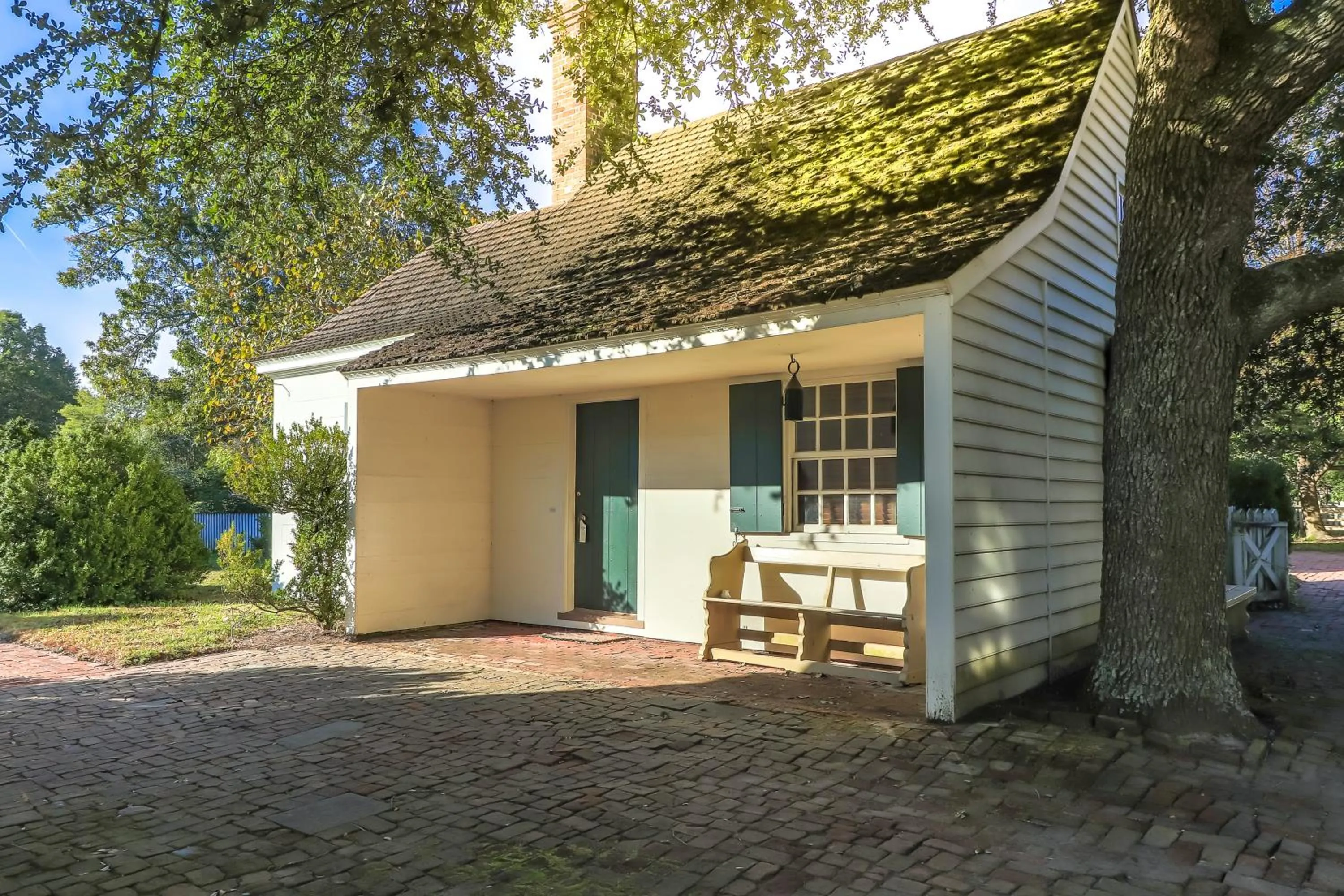 Property building in Colonial Houses, an official Colonial Williamsburg Hotel