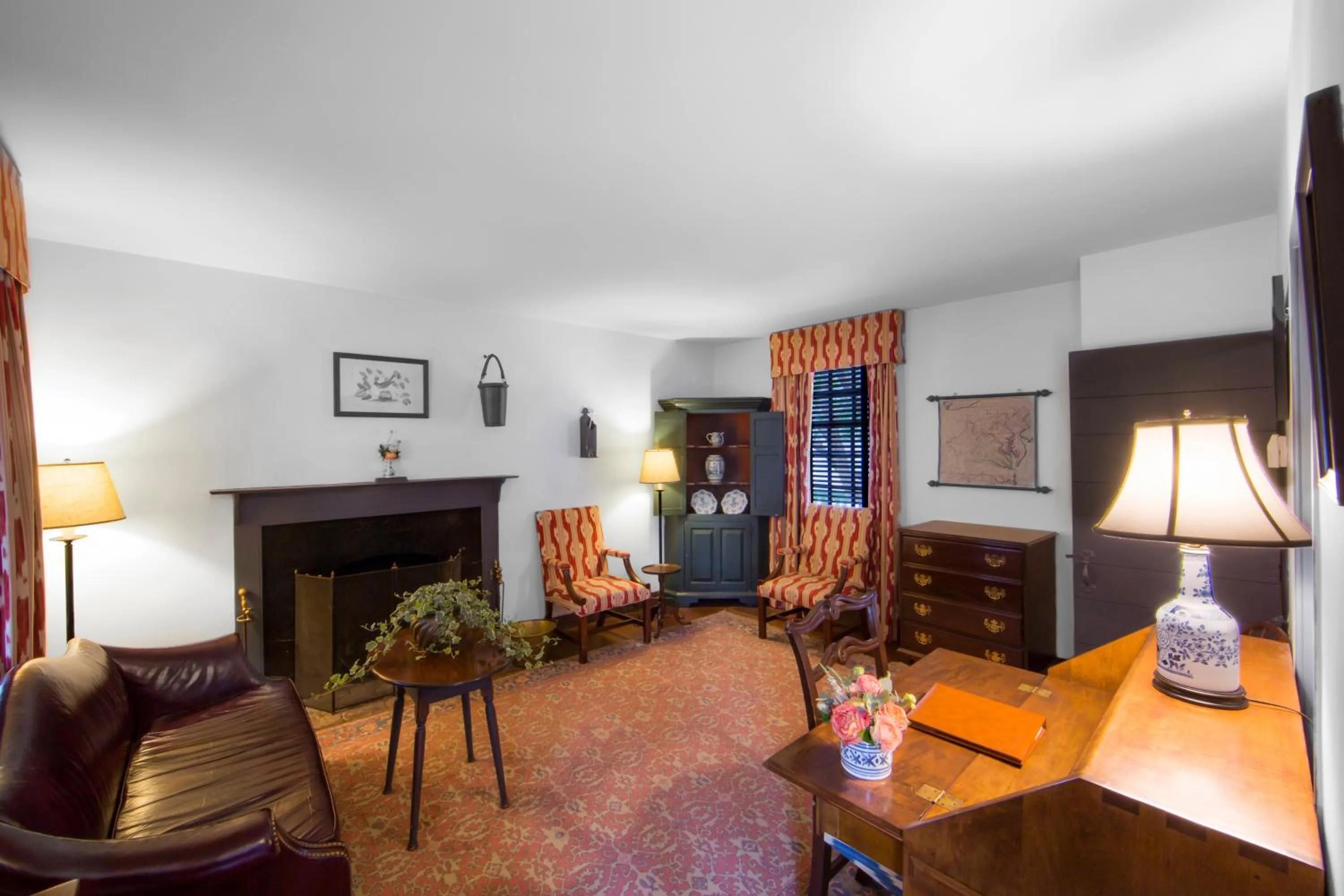 Living room in Colonial Houses, an official Colonial Williamsburg Hotel