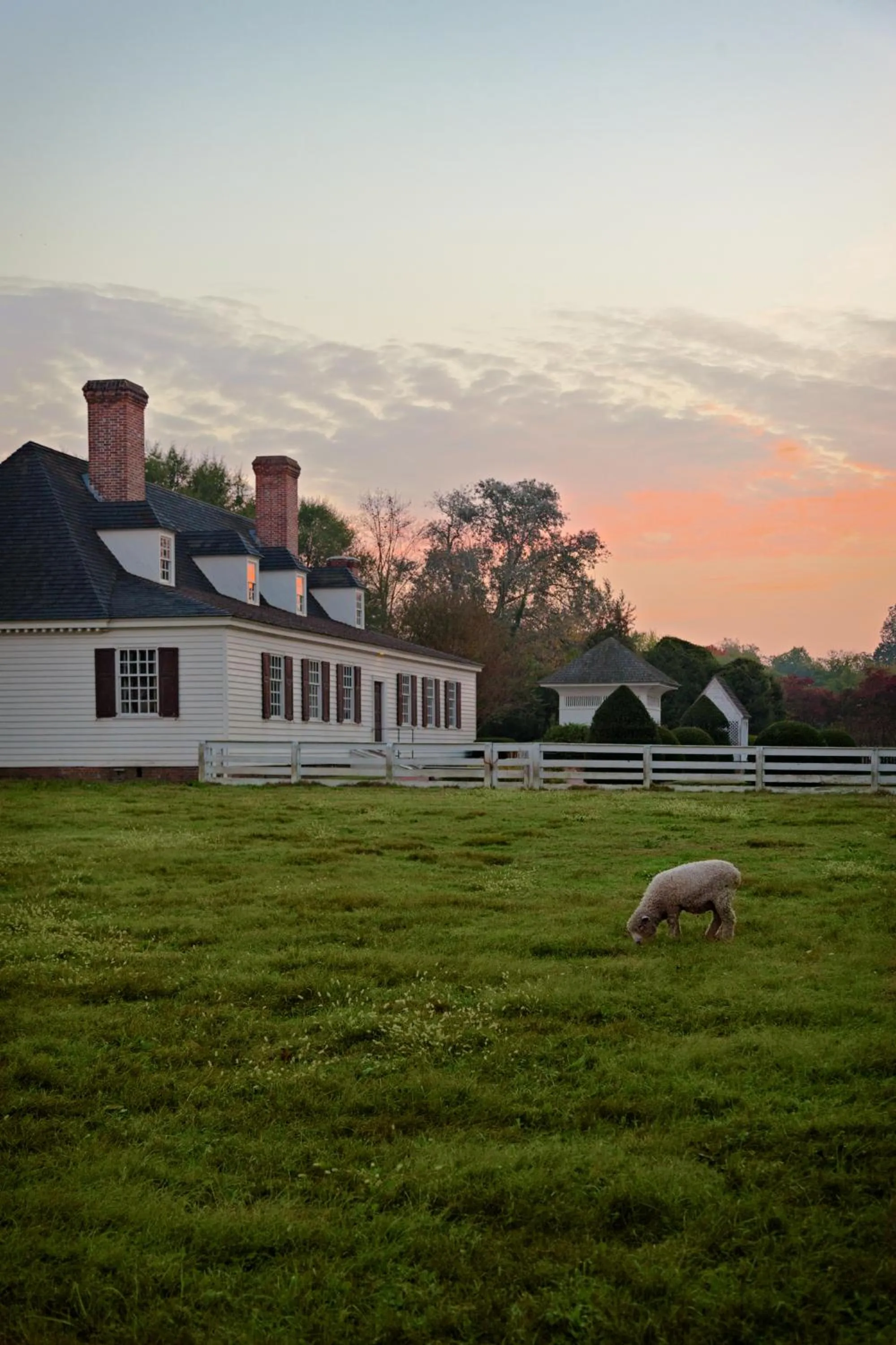 Property building in Colonial Houses, an official Colonial Williamsburg Hotel
