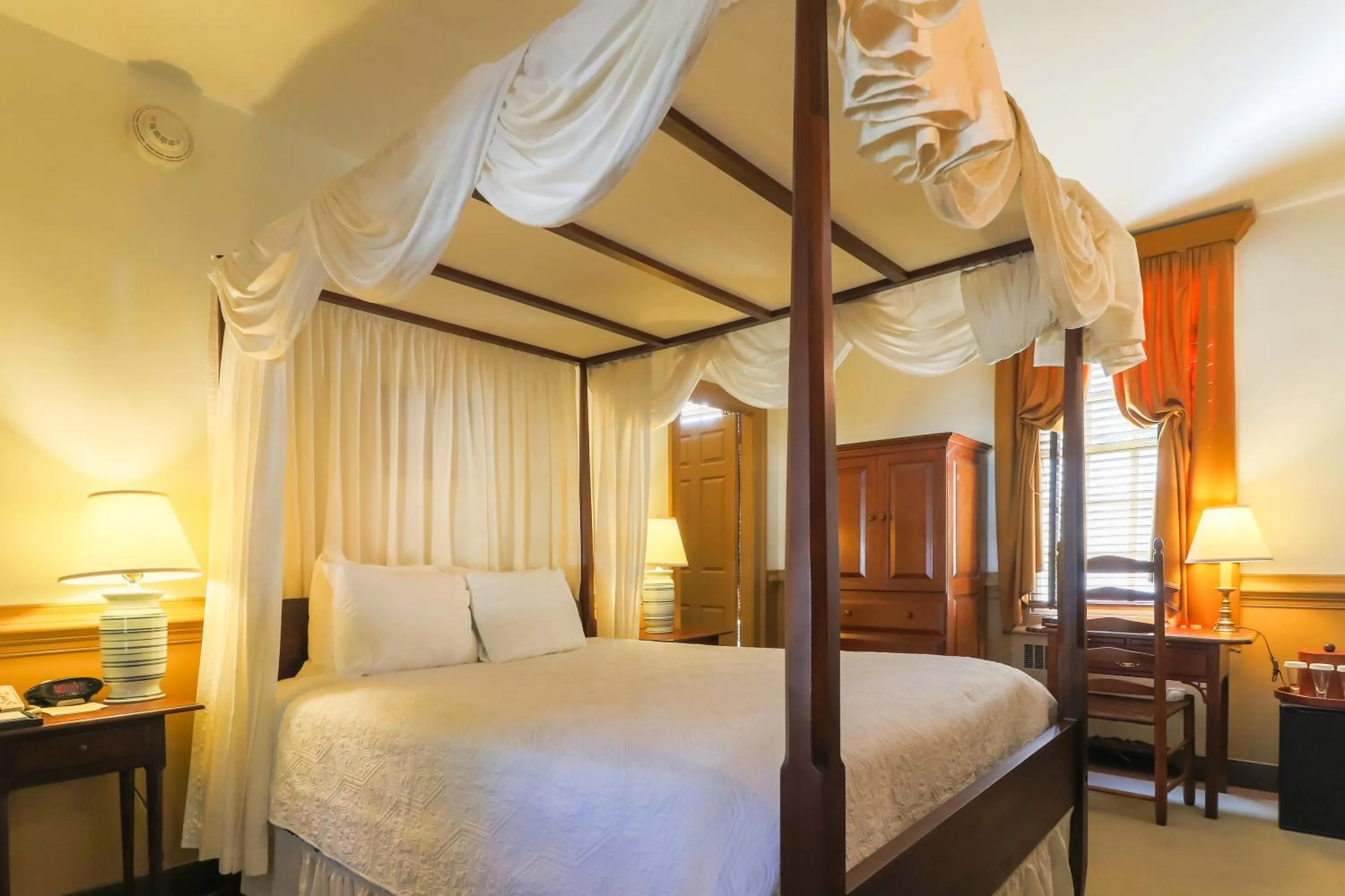 Bedroom, Bed in Colonial Houses, an official Colonial Williamsburg Hotel