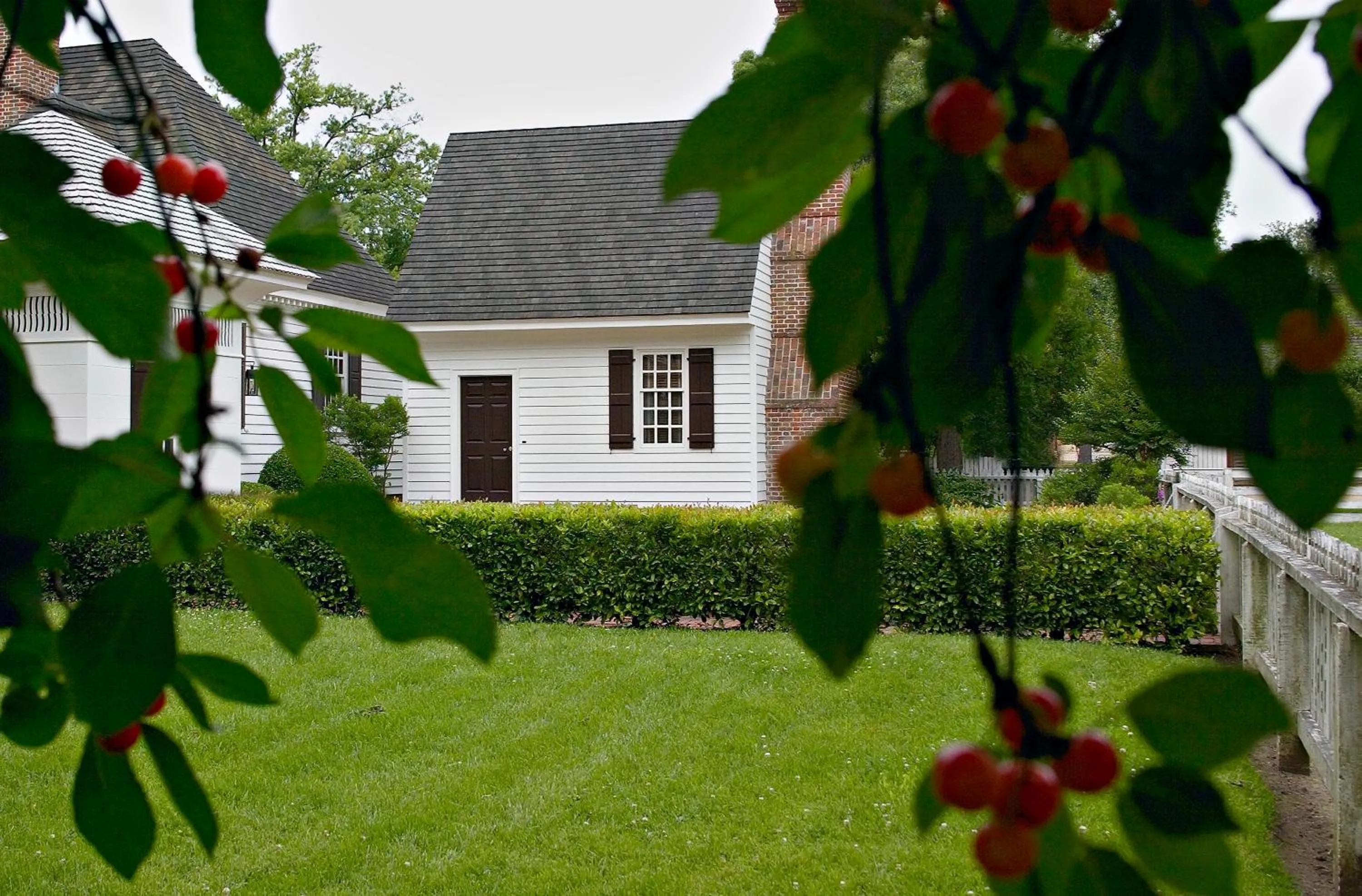 Property building in Colonial Houses, an official Colonial Williamsburg Hotel