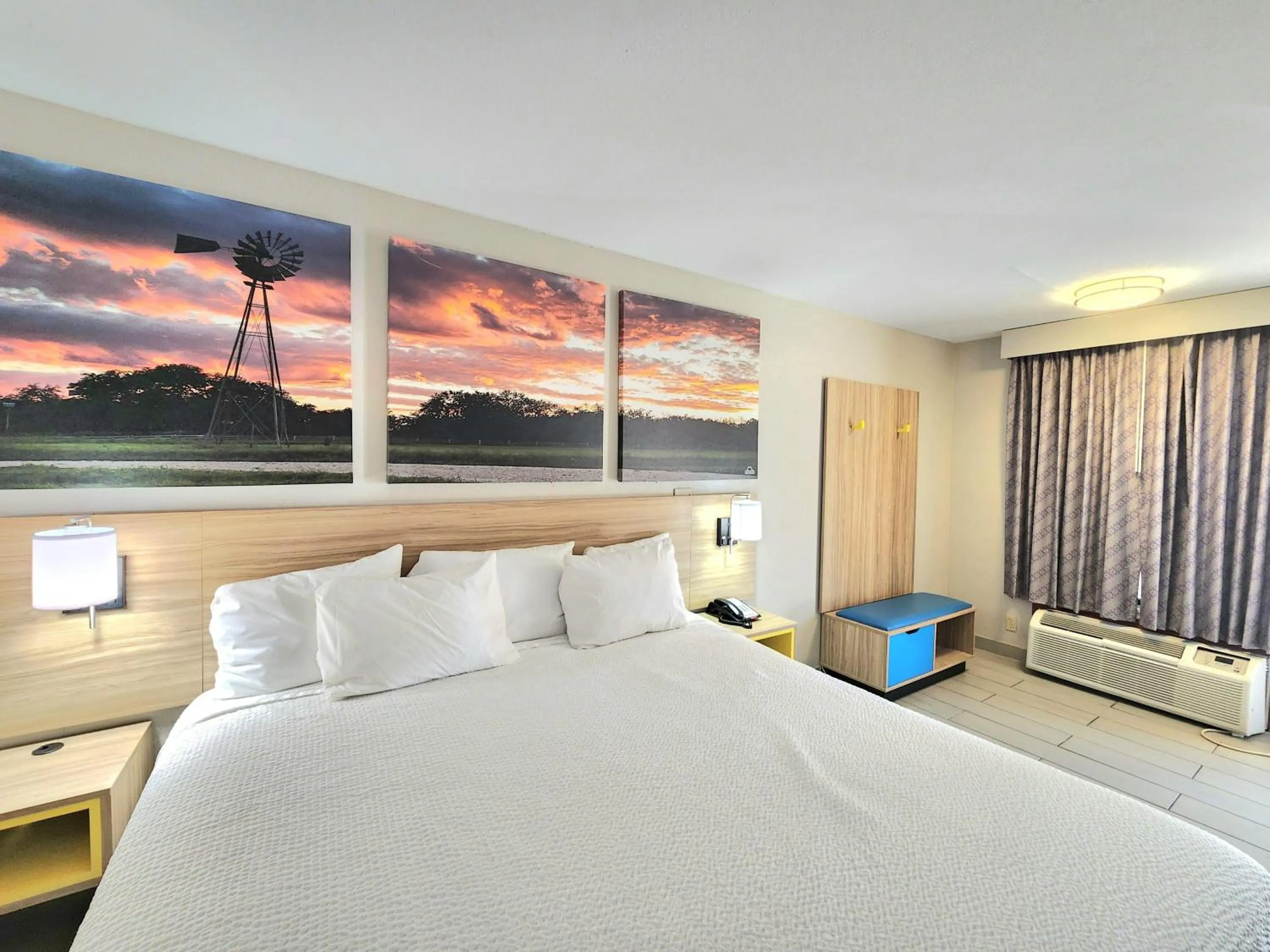 Photo of the whole room, Bed in Days Inn by Wyndham McAllen