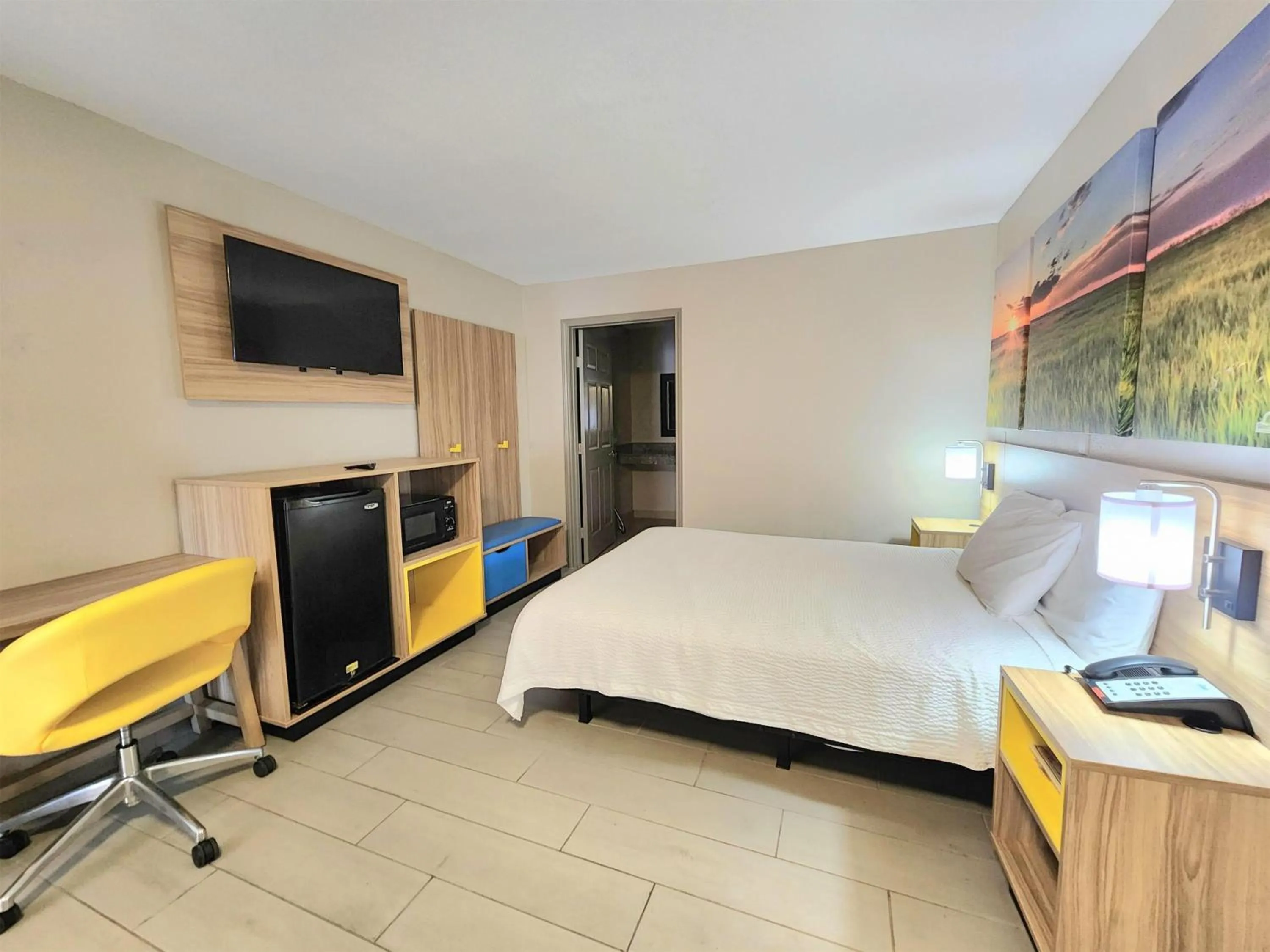 Photo of the whole room, Bed in Days Inn by Wyndham McAllen