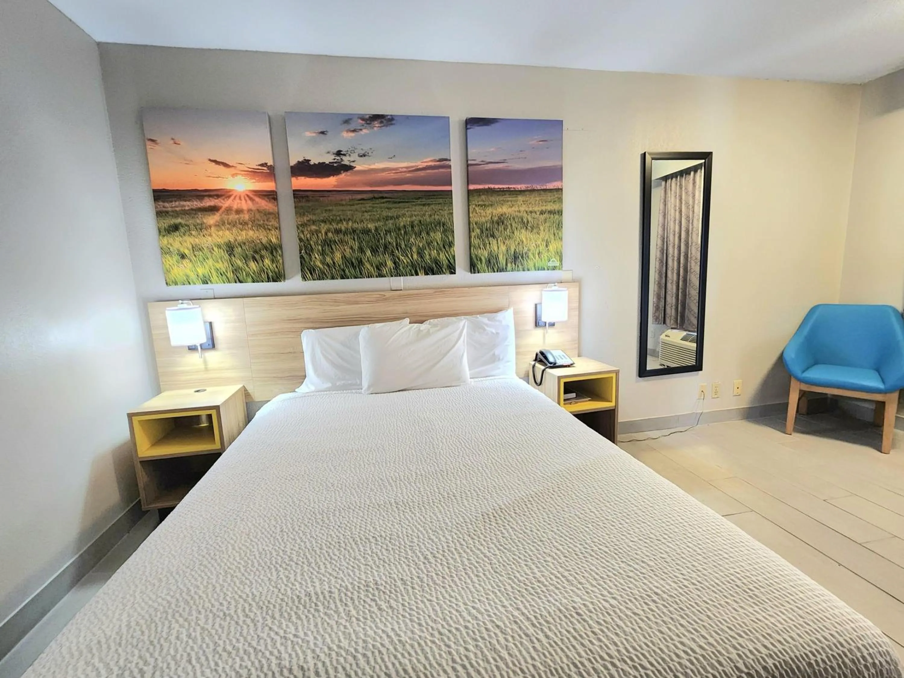 Photo of the whole room, Bed in Days Inn by Wyndham McAllen