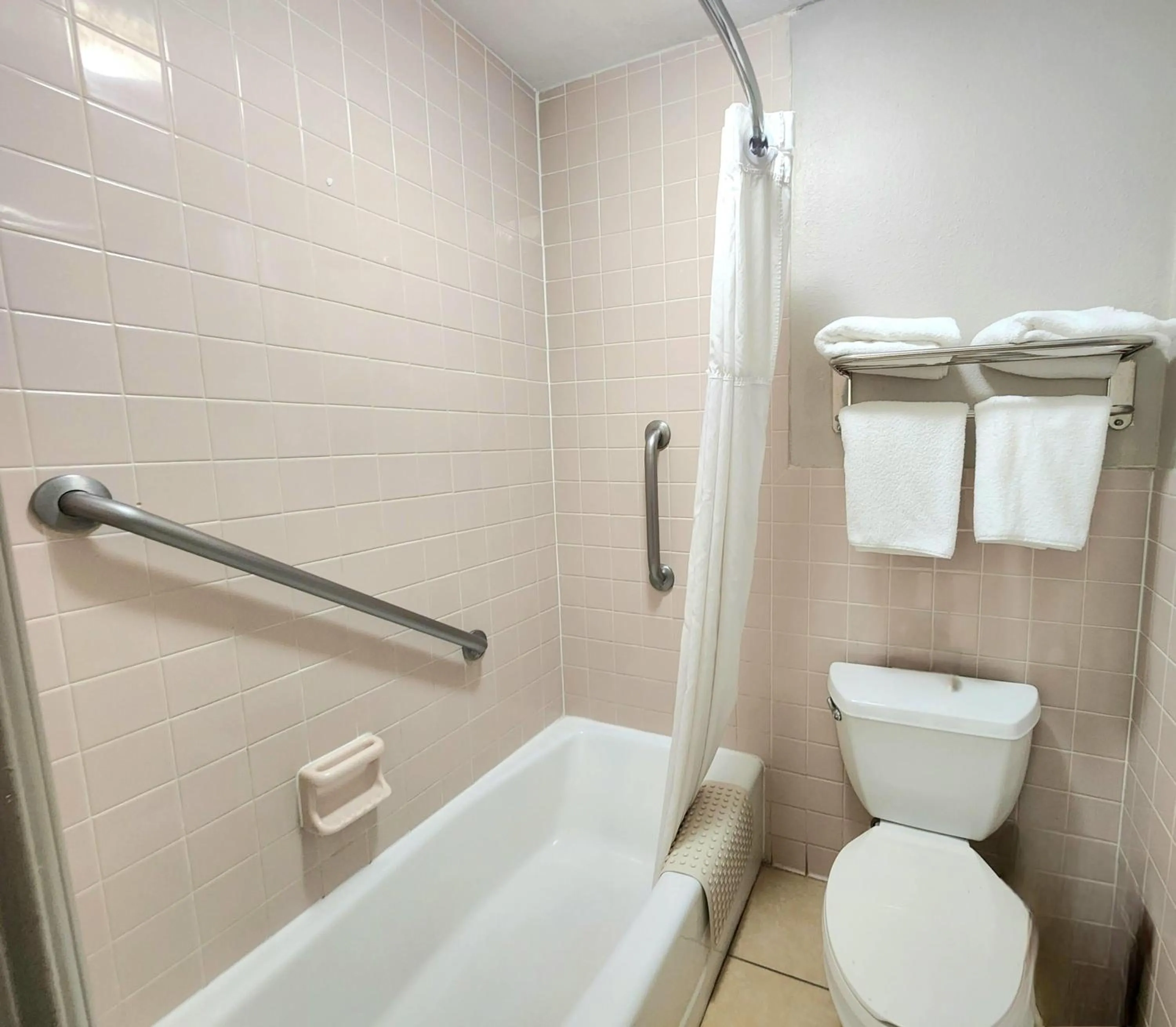 Bathroom in Days Inn by Wyndham McAllen
