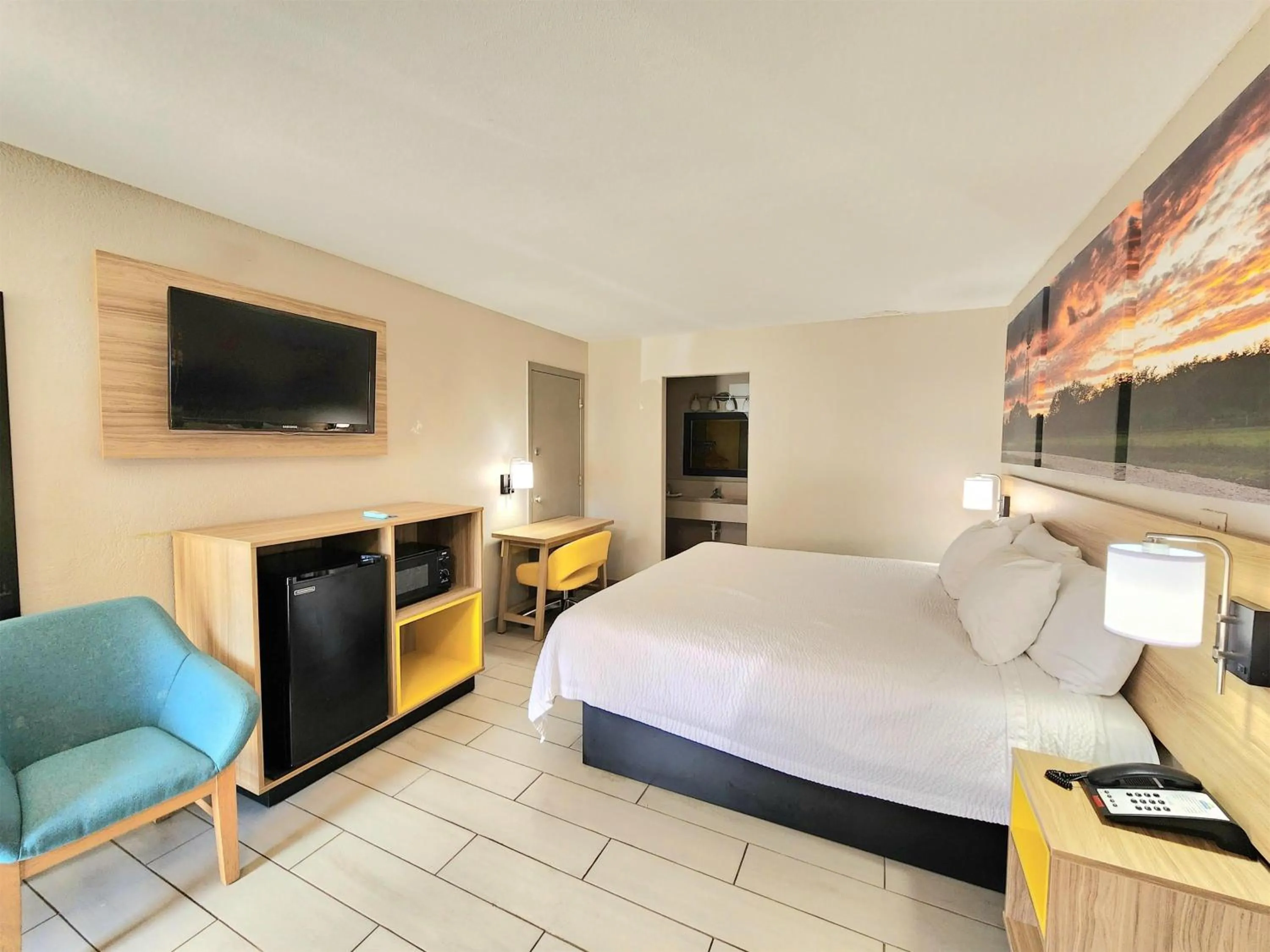 Photo of the whole room, Bed in Days Inn by Wyndham McAllen