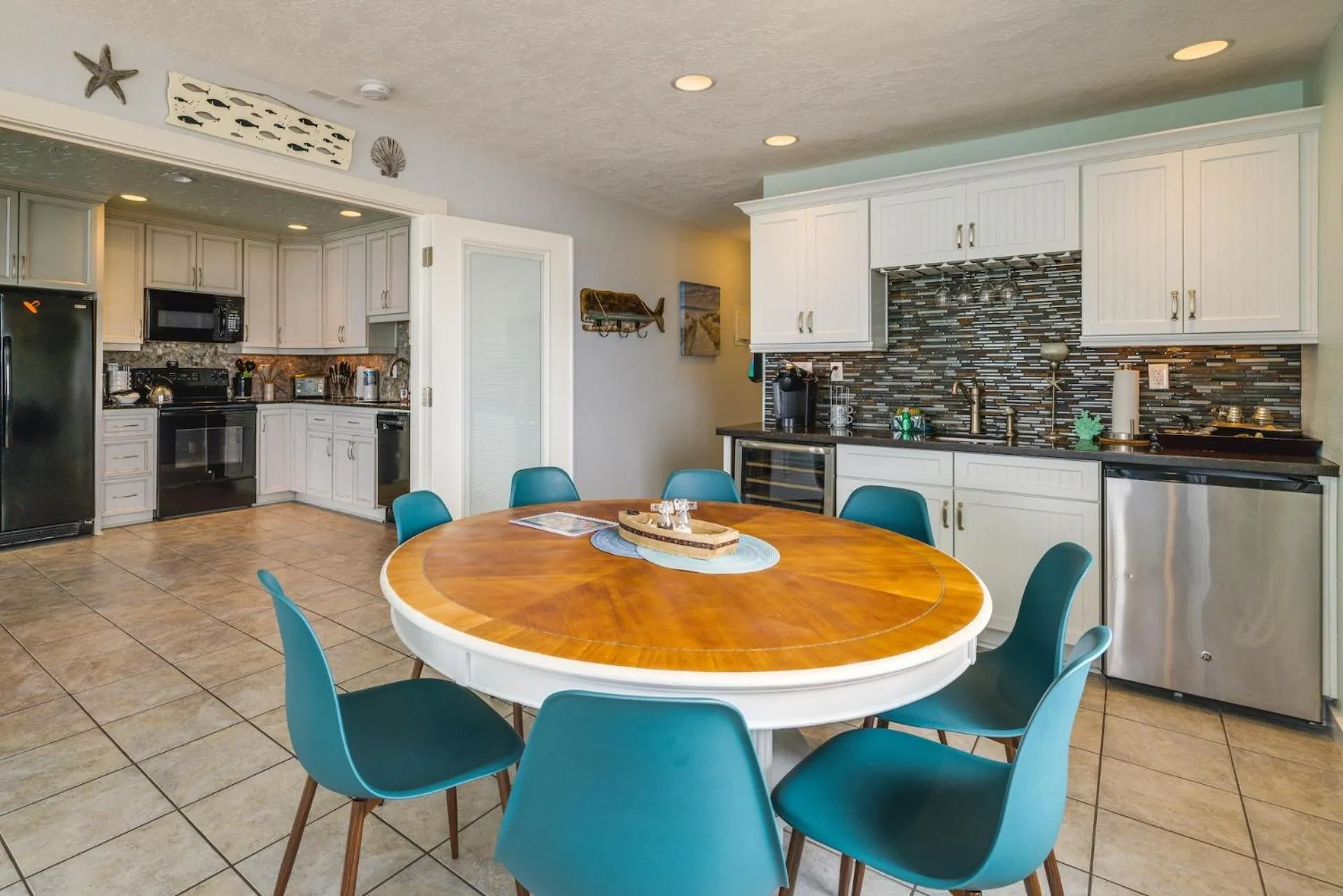 Seating area in Sea Gypsy Rentals