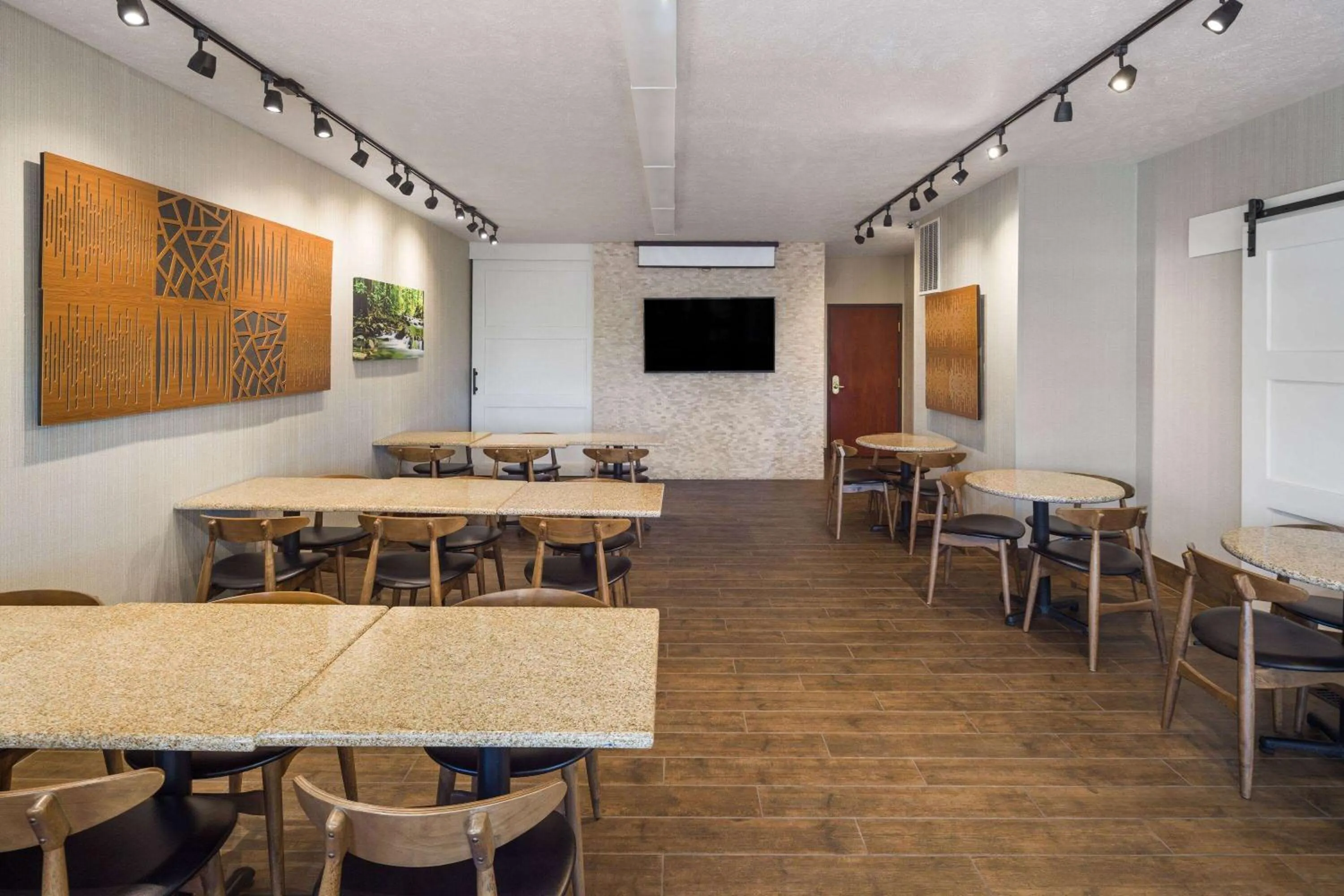 Meeting/conference room in Ramada by Wyndham Moses Lake