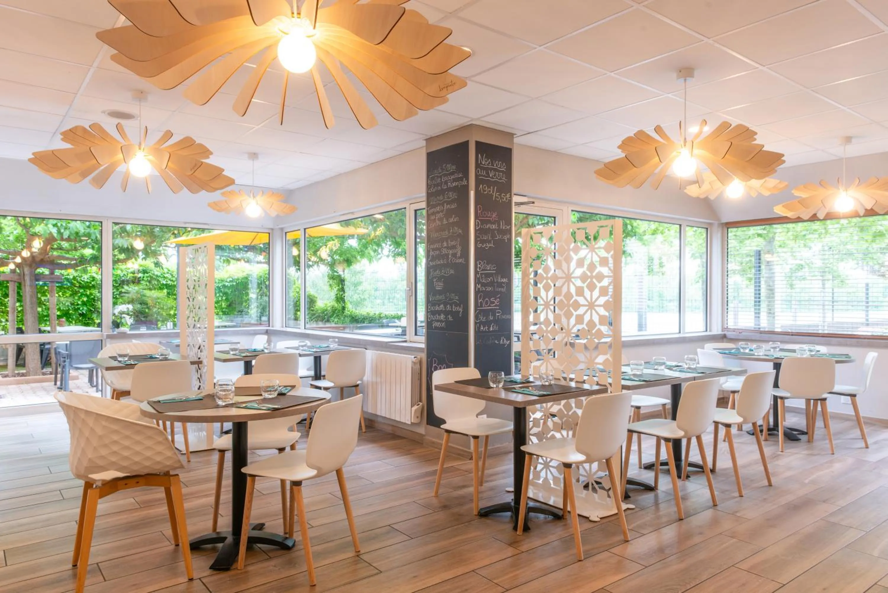 Restaurant/places to eat in Kyriad Hotel Lyon Givors