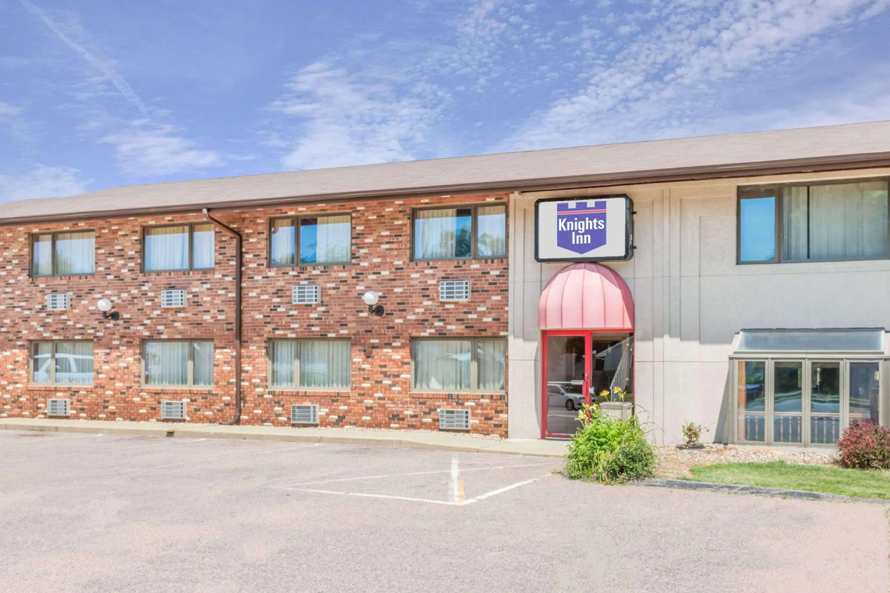 Property building in Knights Inn & Suites South Sioux City
