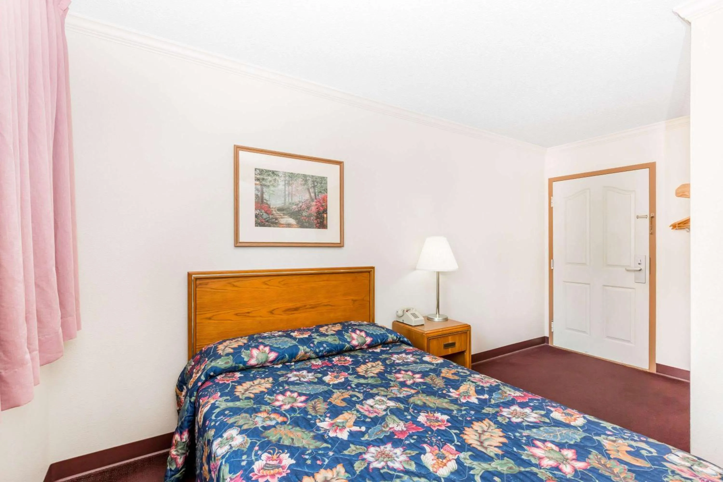 Photo of the whole room, Bed in Knights Inn & Suites South Sioux City