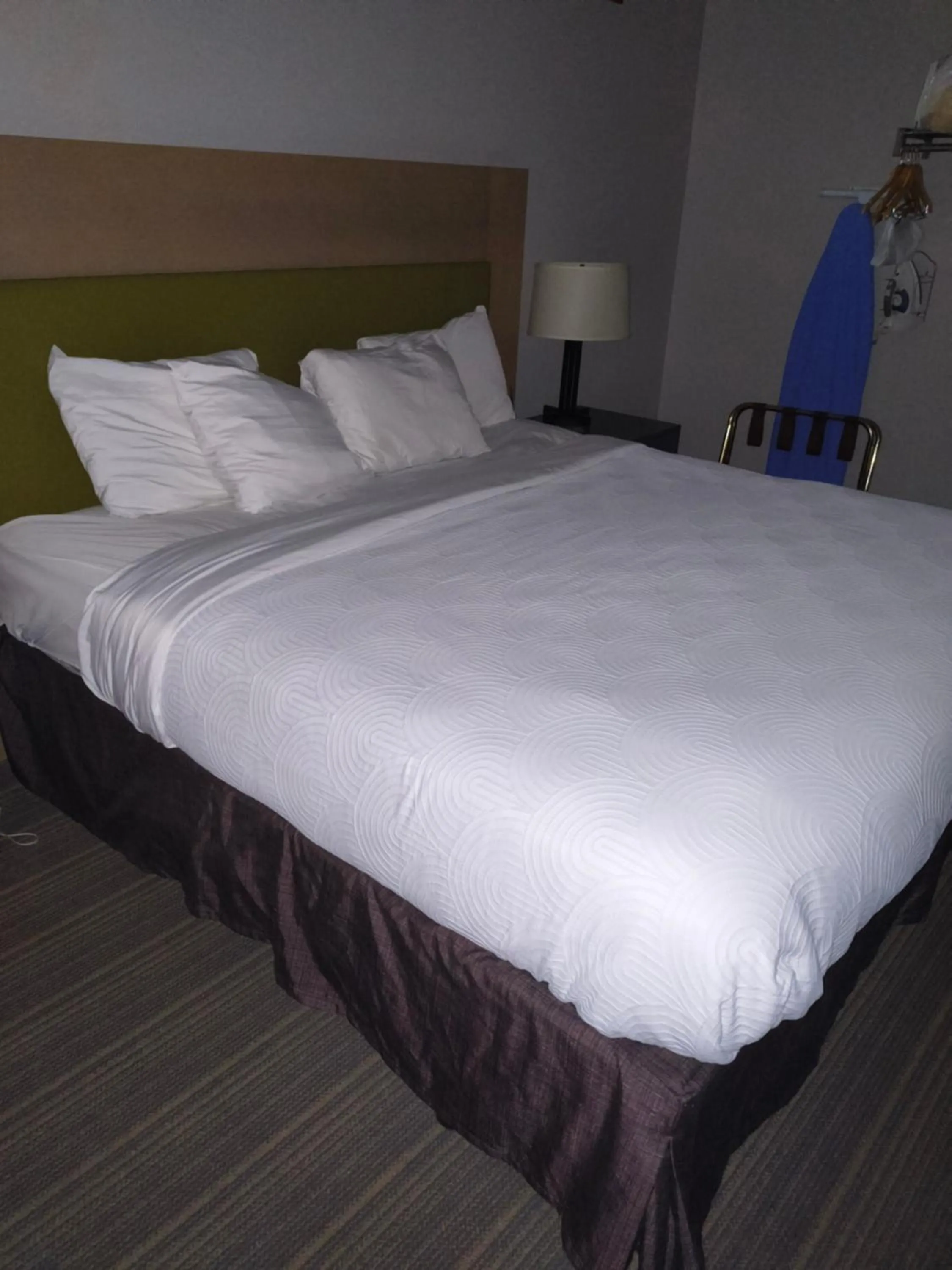 Bed in Country Inn & Suites by Radisson, Green Bay, WI