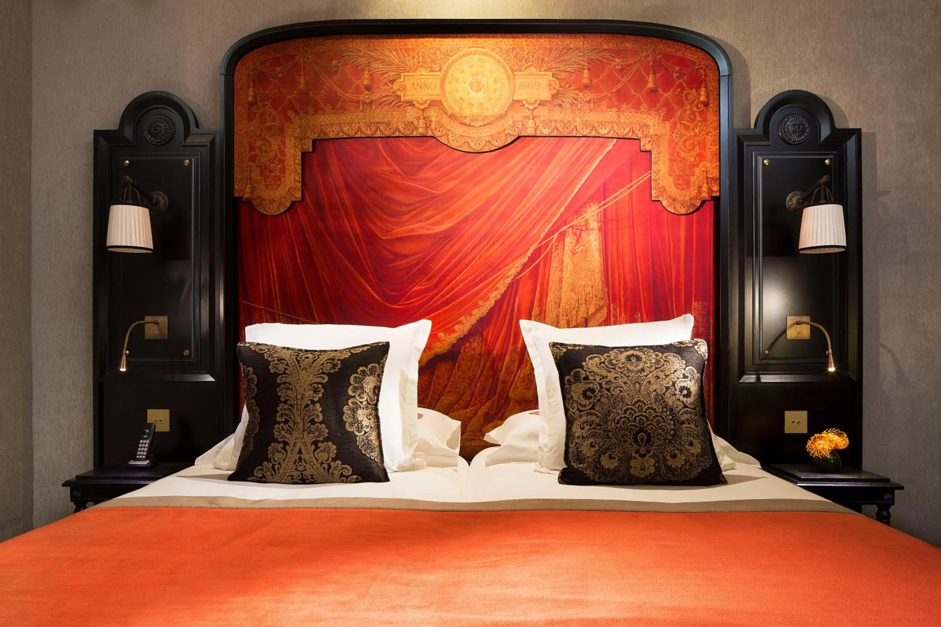 Bed in Le Belmont Paris