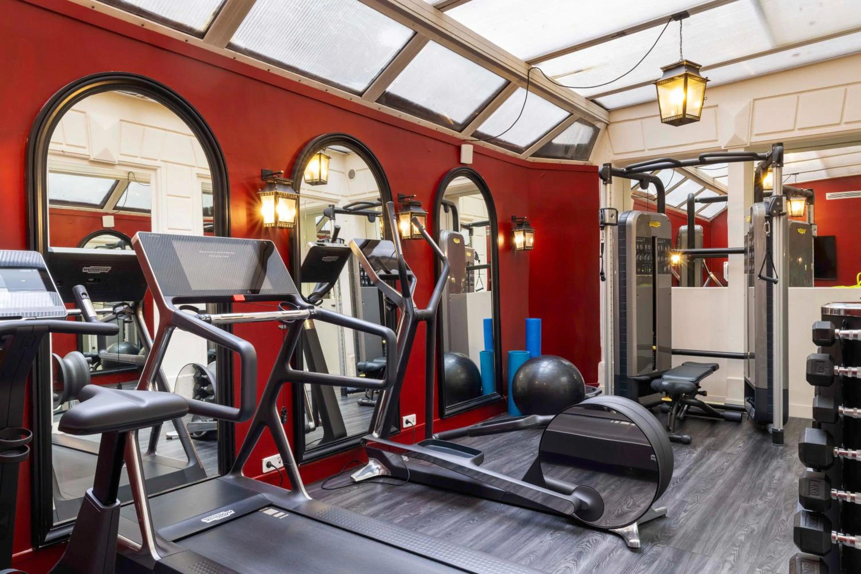 Fitness centre/facilities in Le Belmont Paris