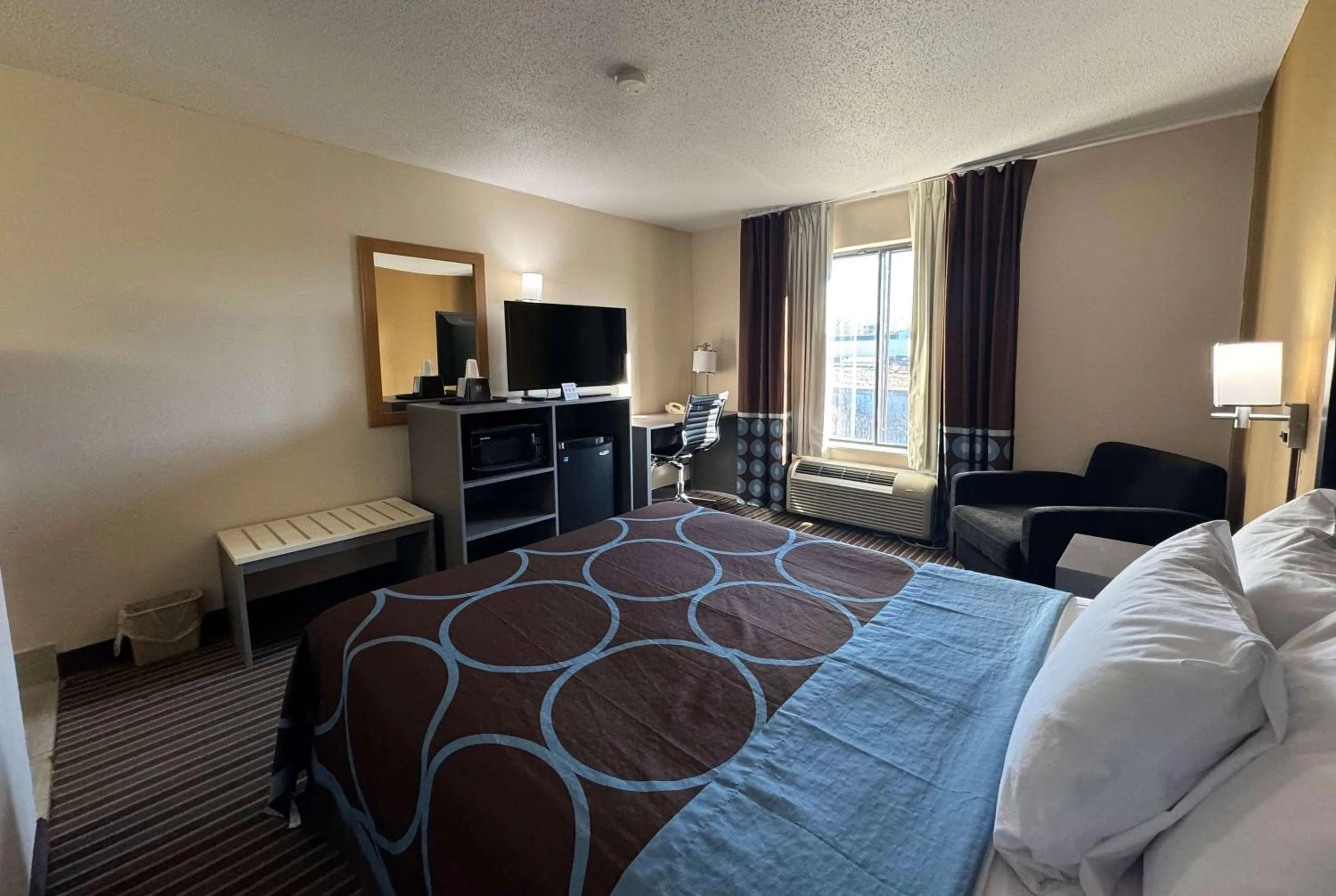 Photo of the whole room, Bed in Super 8 by Wyndham Columbia Clark Lane