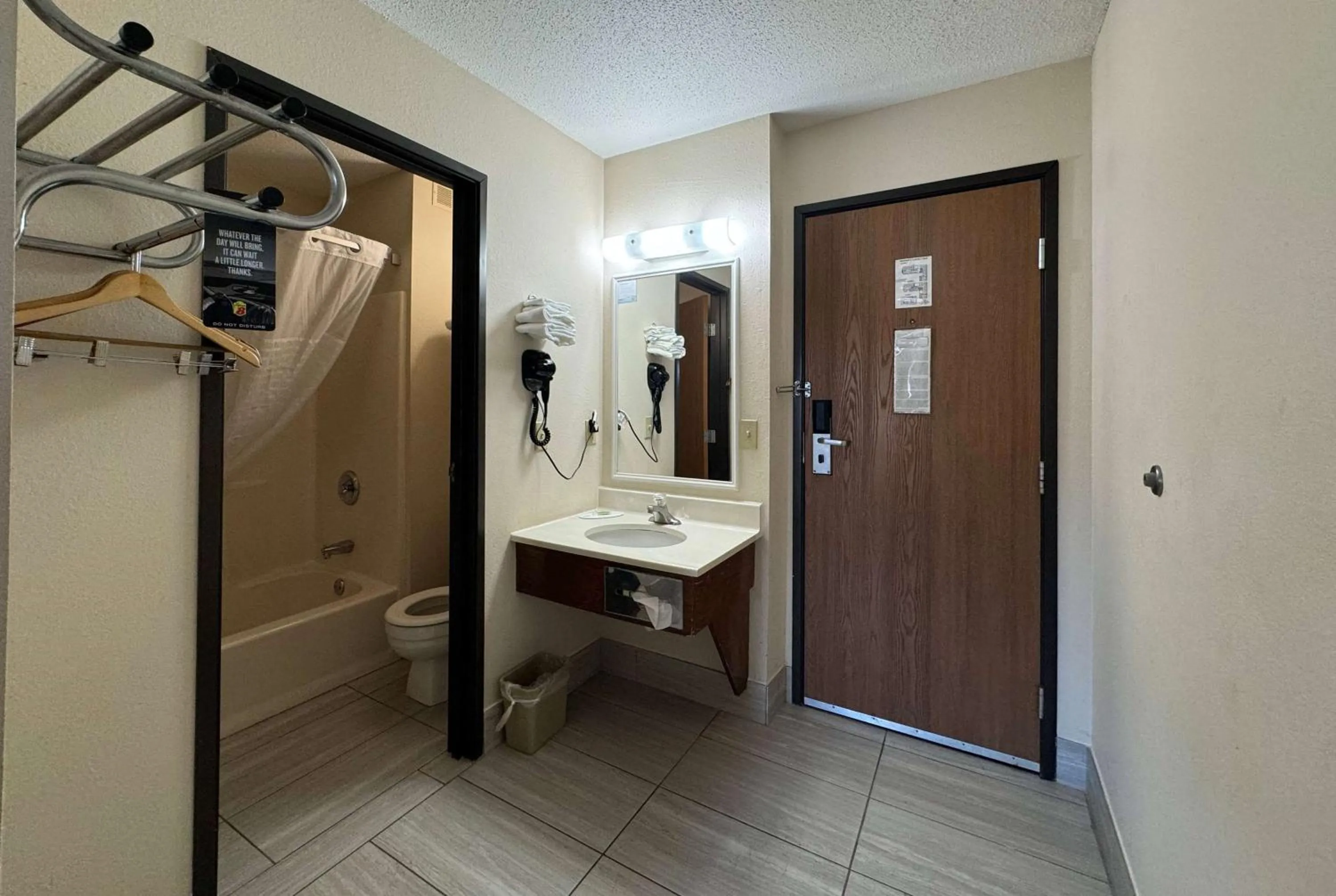 TV and multimedia in Super 8 by Wyndham Columbia Clark Lane