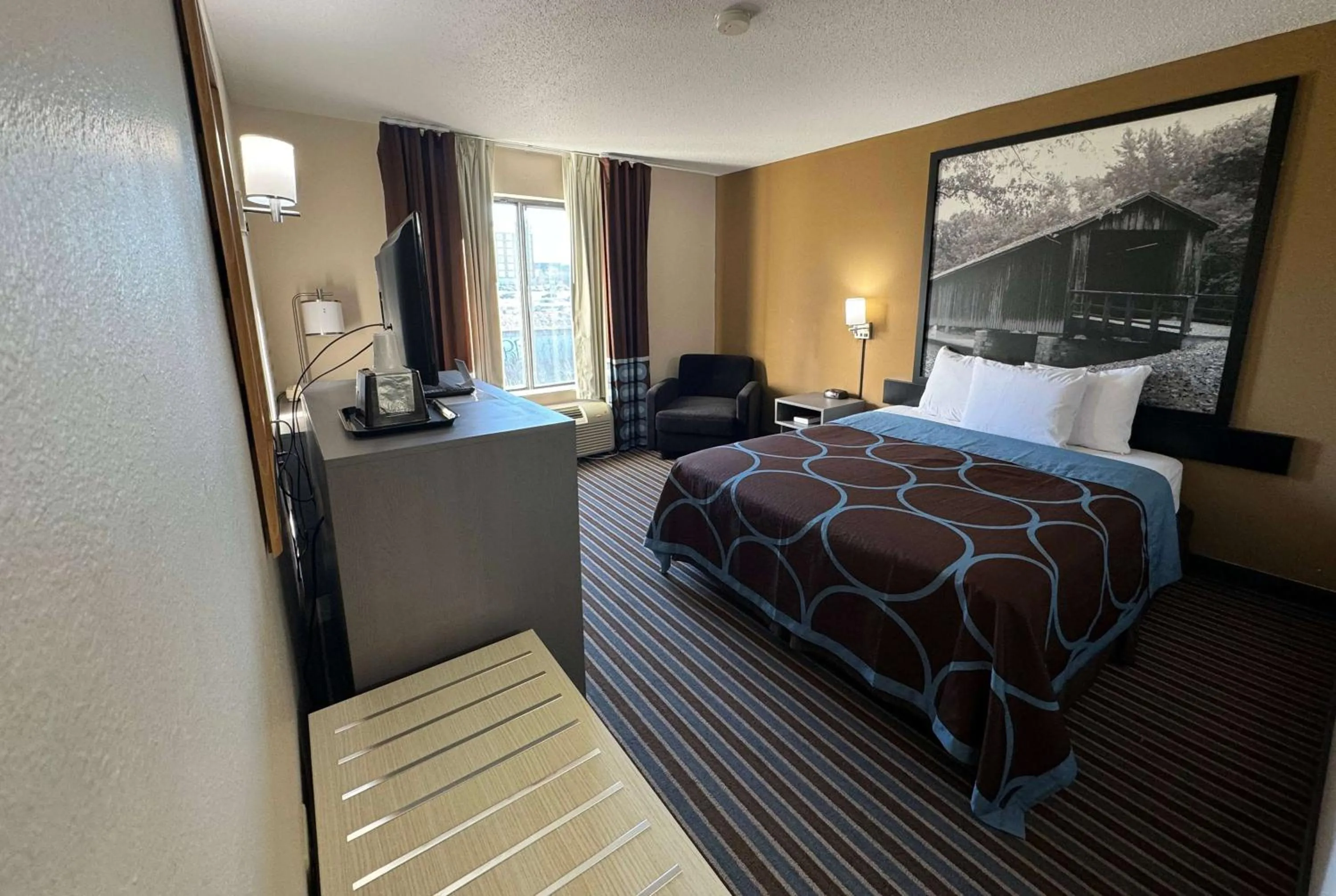 Photo of the whole room, Bed in Super 8 by Wyndham Columbia Clark Lane