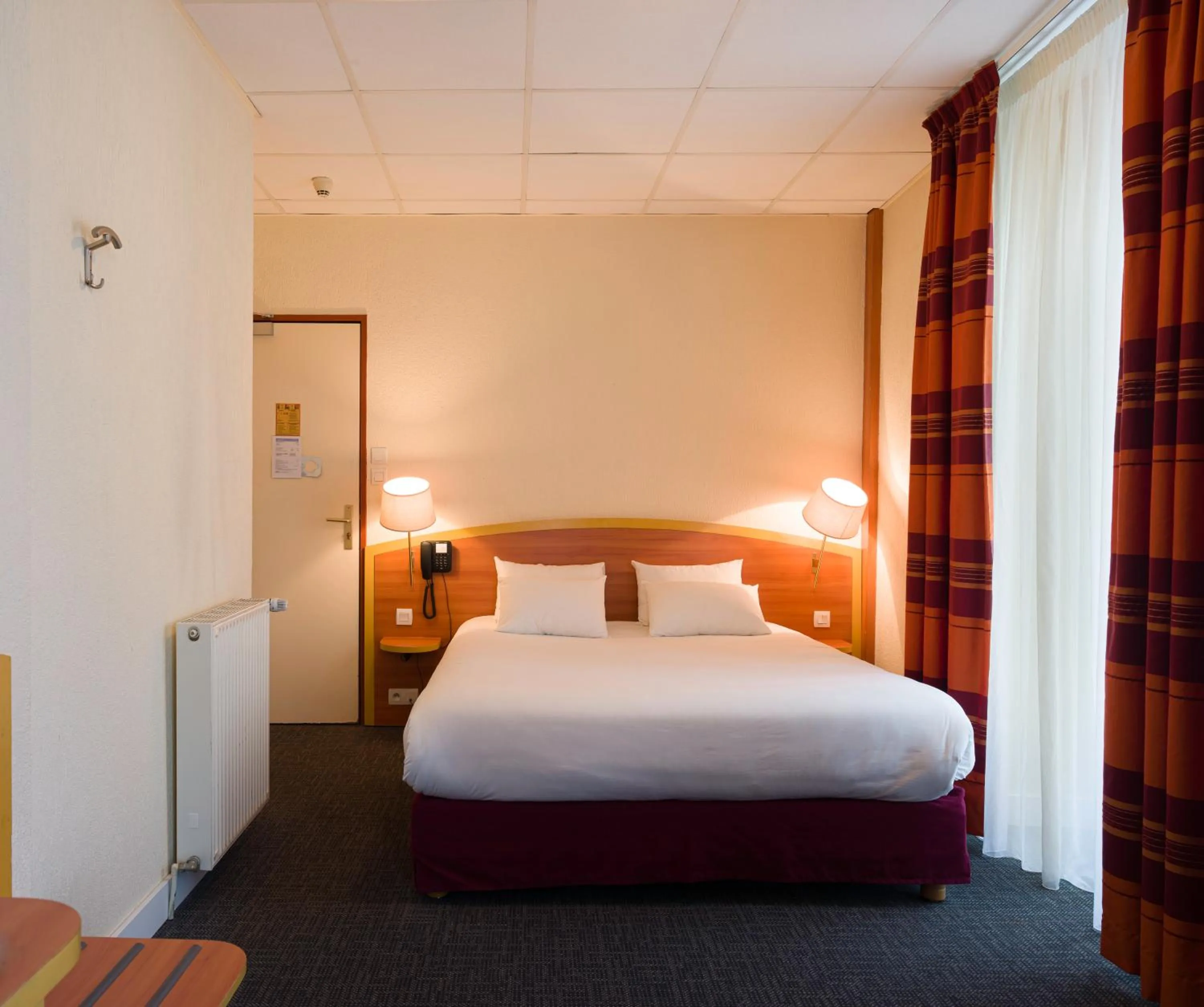 Photo of the whole room, Bed in Kyriad Hôtel Lamballe - Gare TGV - Centre ville