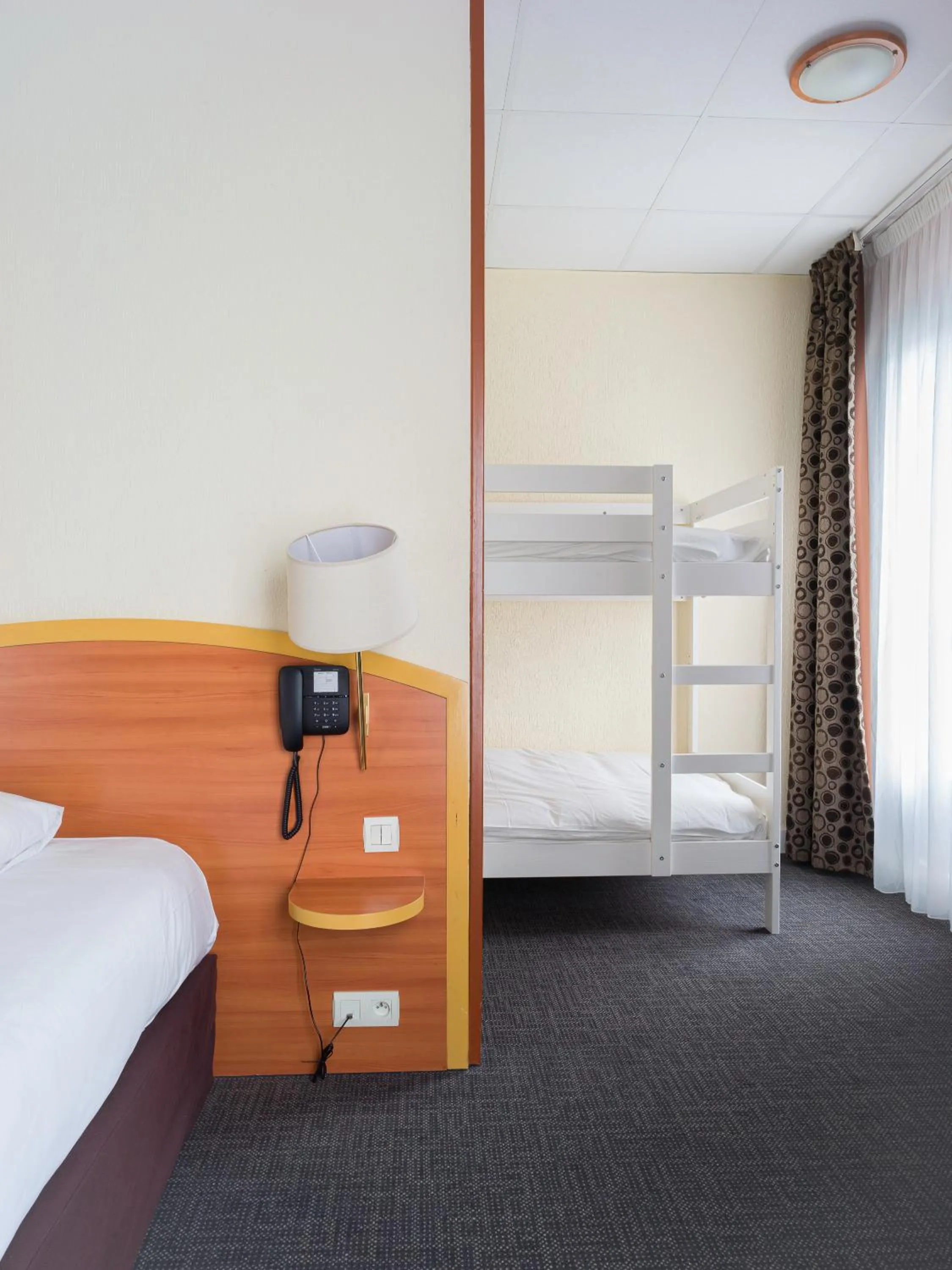 bunk bed, Bed in Kyriad Hôtel Lamballe - Gare TGV - Centre ville