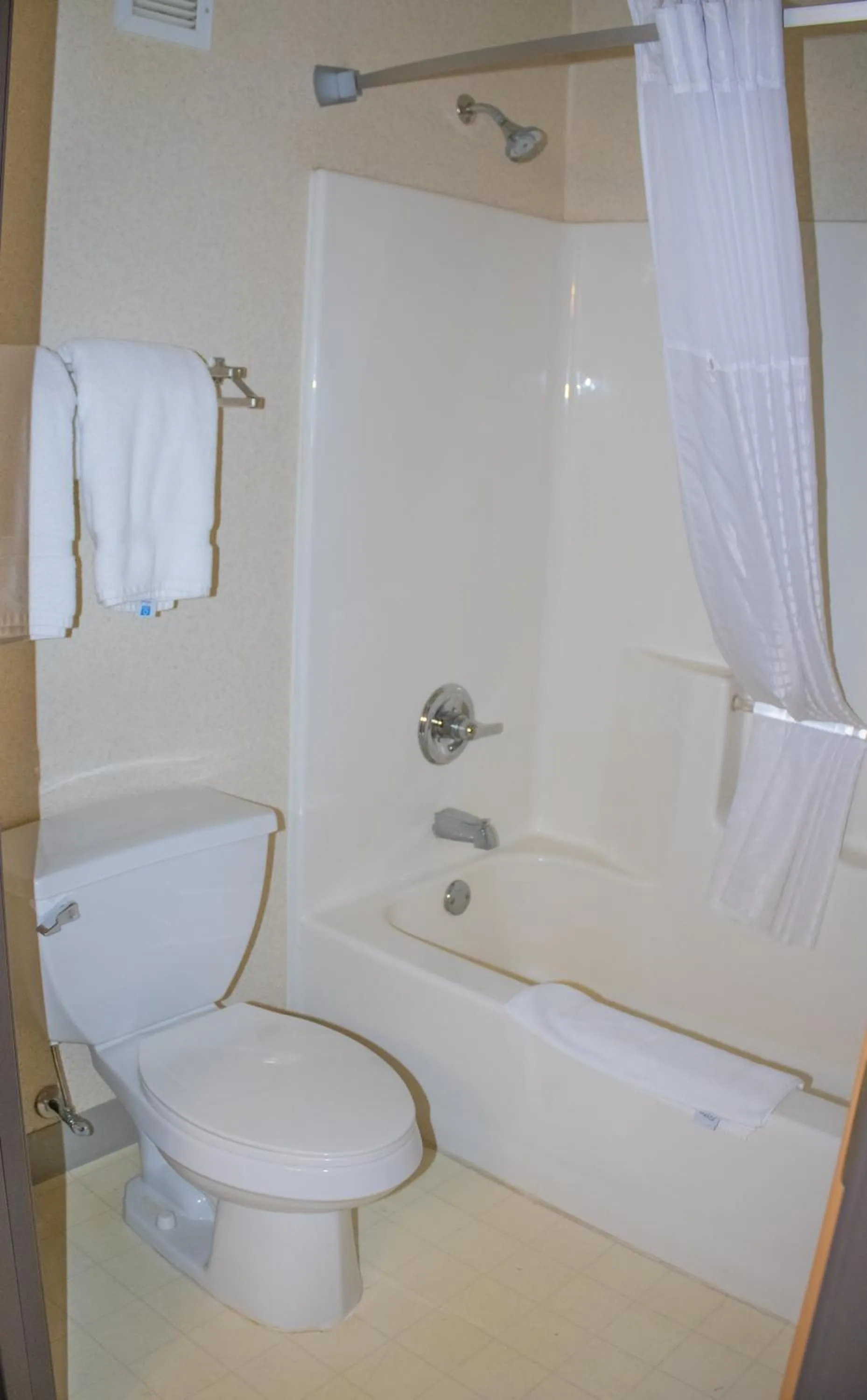 Bathroom in Baymont by Wyndham Howell/Brighton