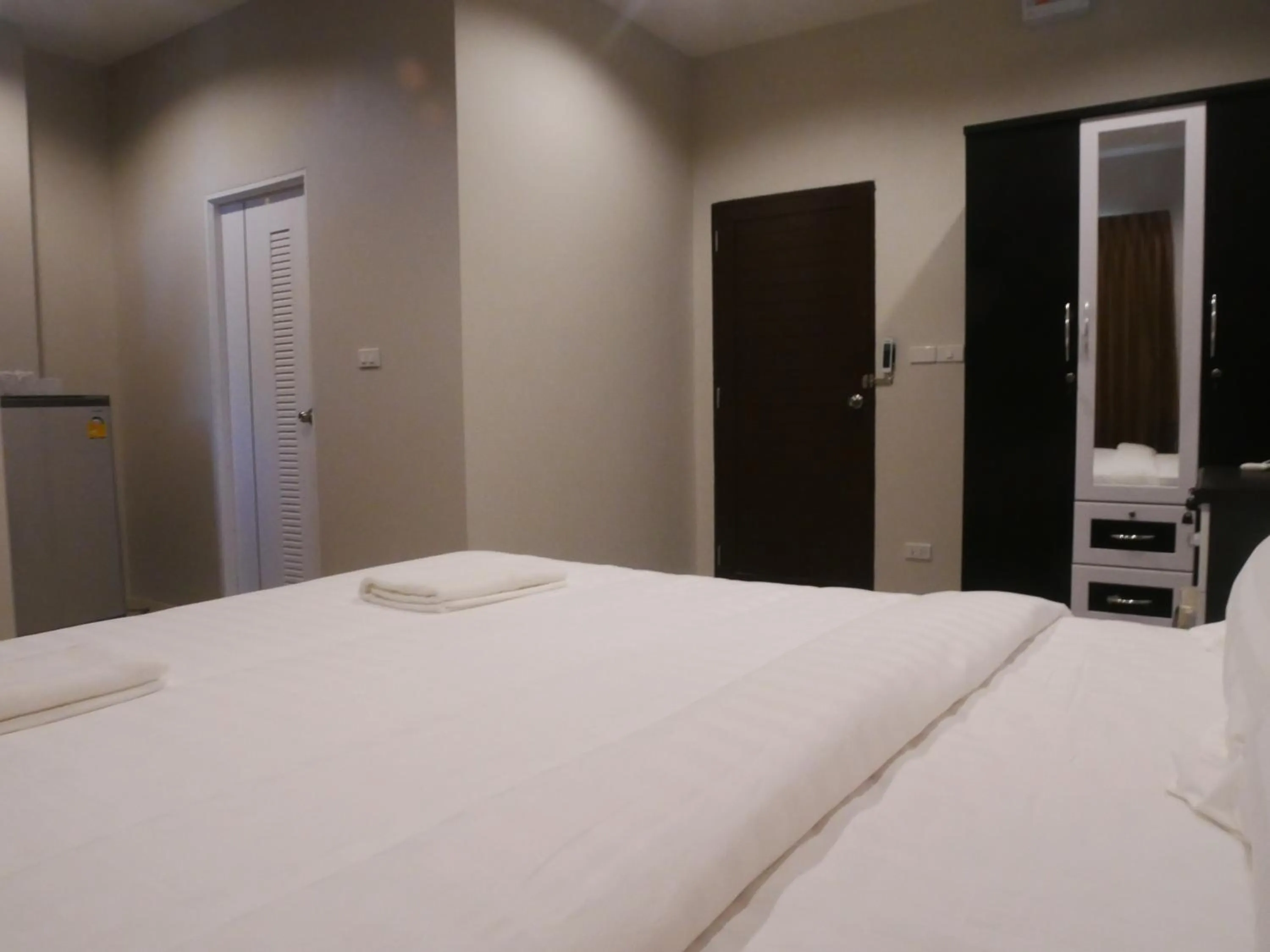 Photo of the whole room, Bed in Nirvana@Phala