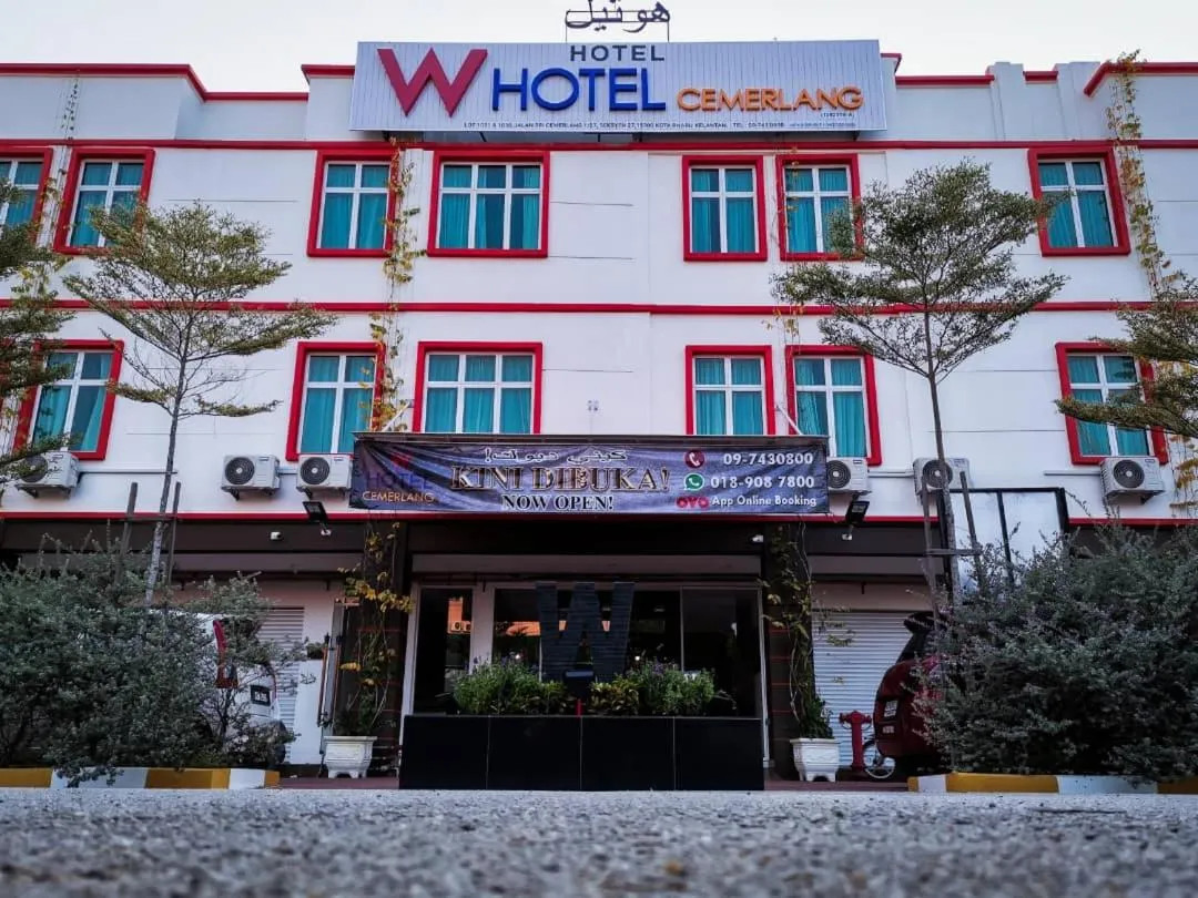 Property building in W Hotel Cemerlang
