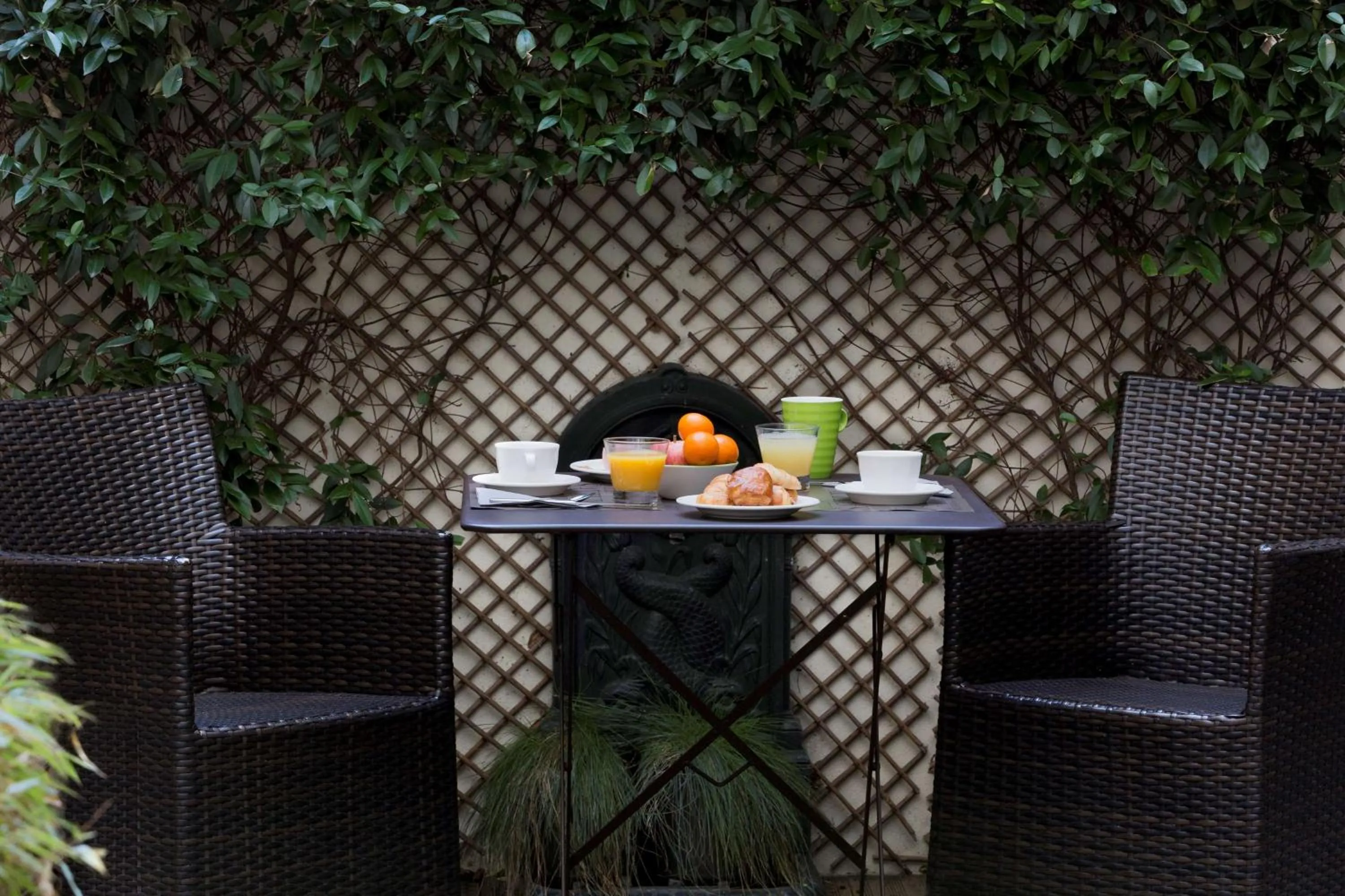 Restaurant/places to eat in Best Western Rives de Paris La Defense