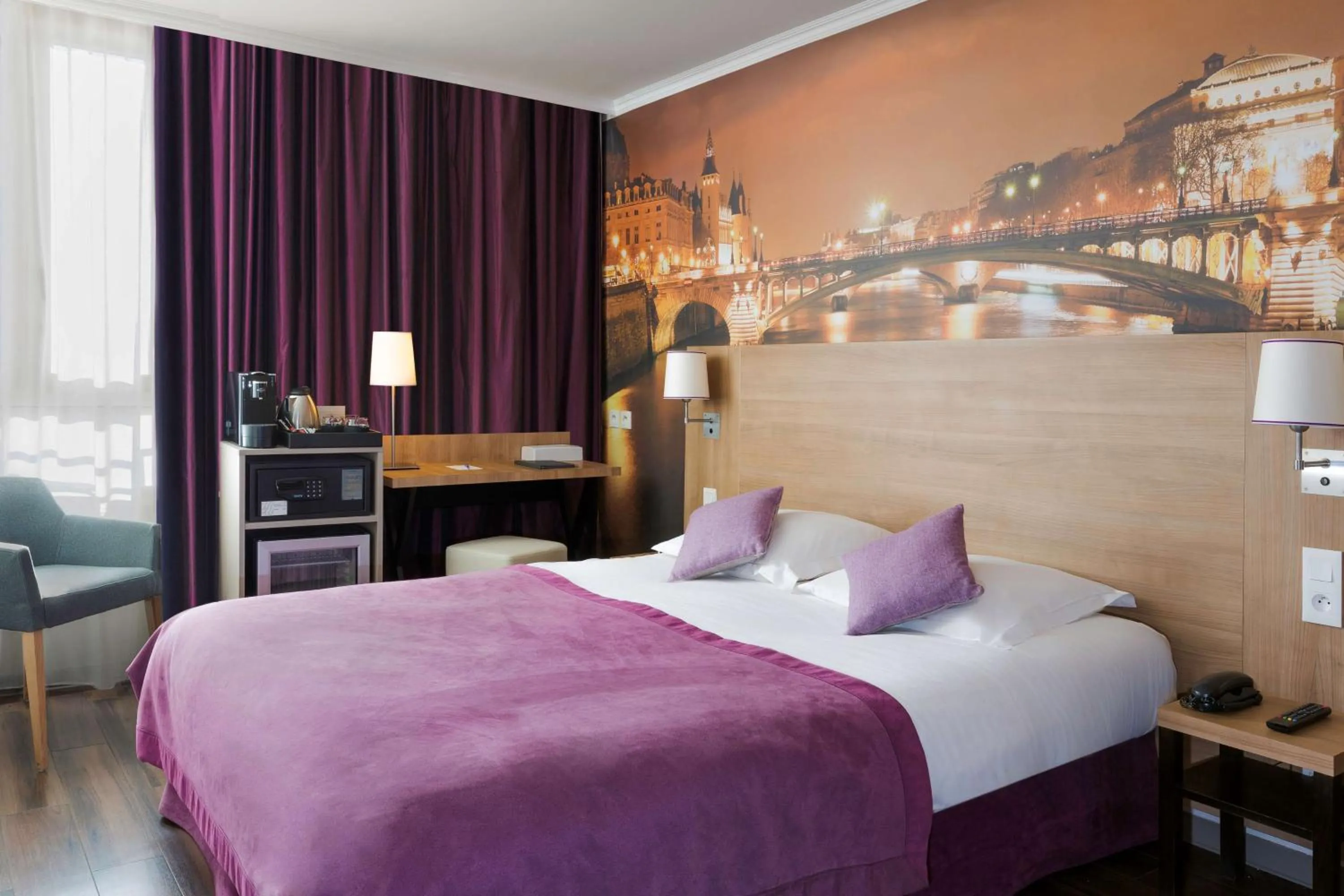 Photo of the whole room, Bed in Best Western Rives de Paris La Defense